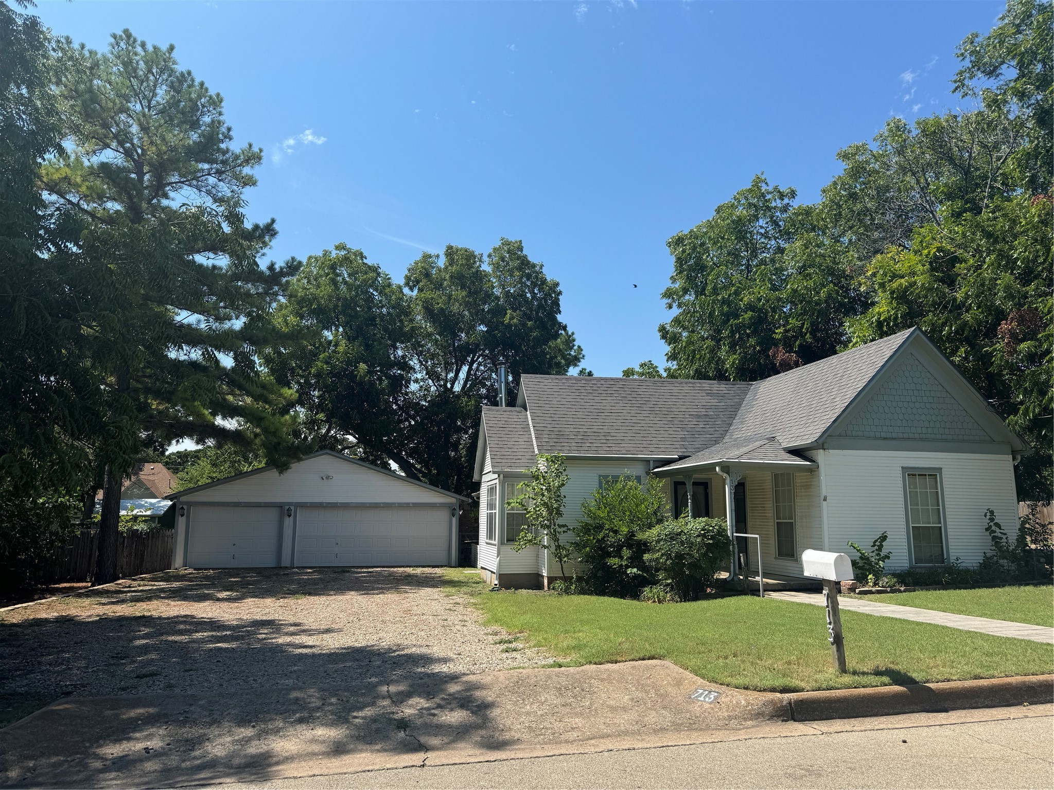 713 W Bridge Street Weatherford TX 76086