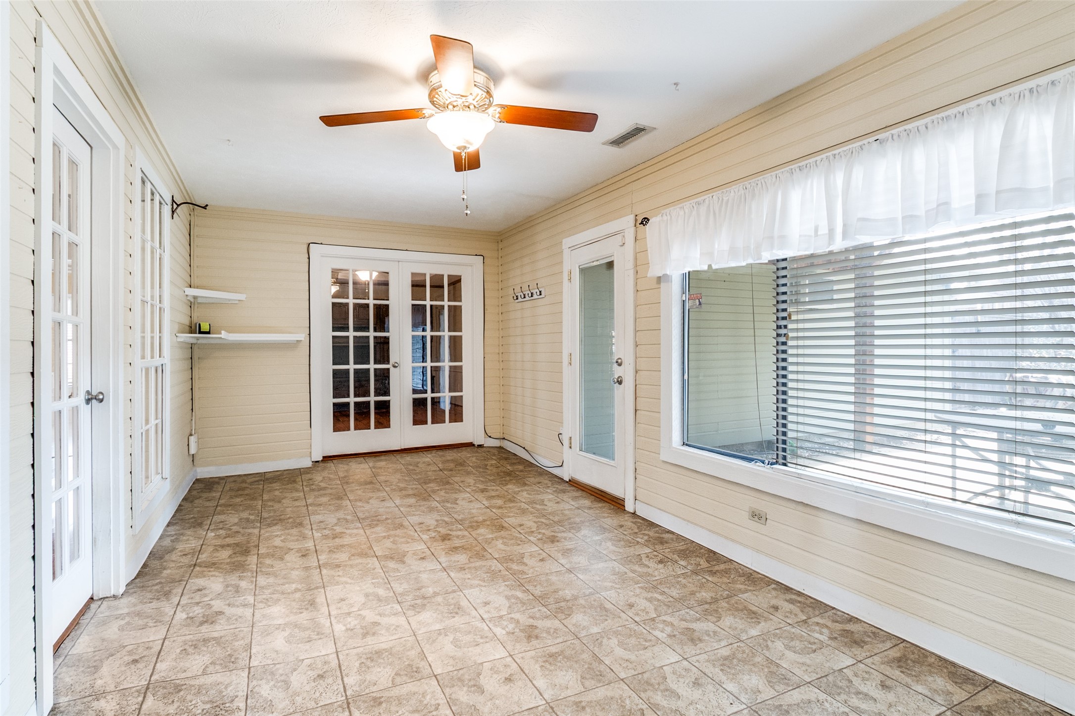 2120 Meadowview Court Garland TX 75043