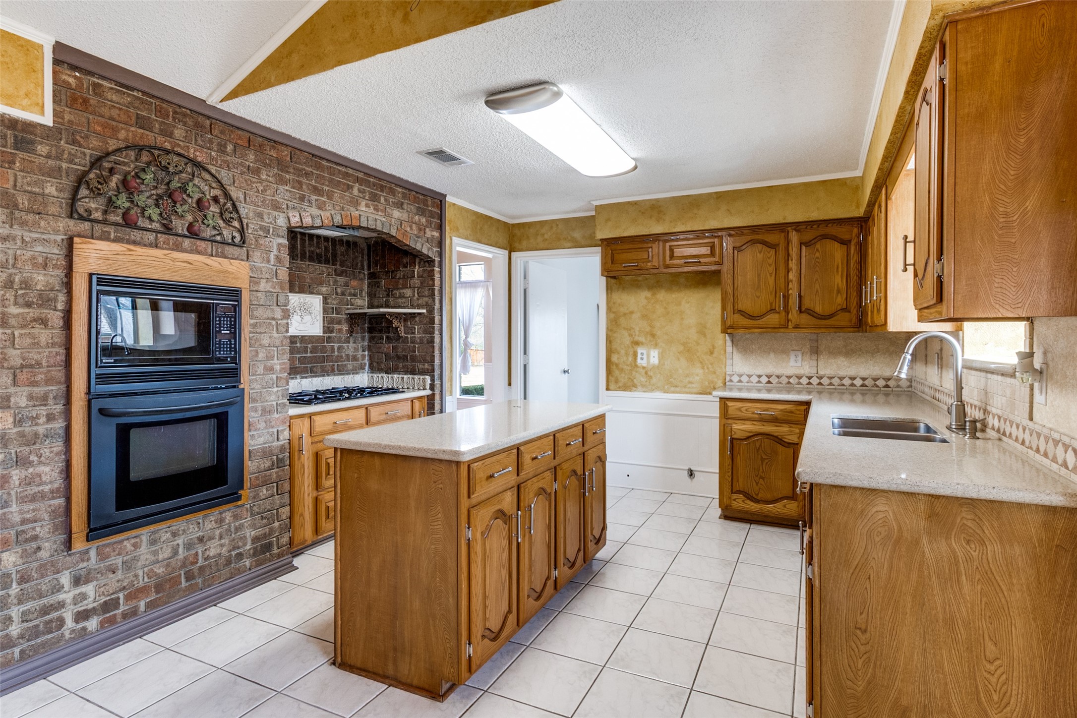 2120 Meadowview Court Garland TX 75043