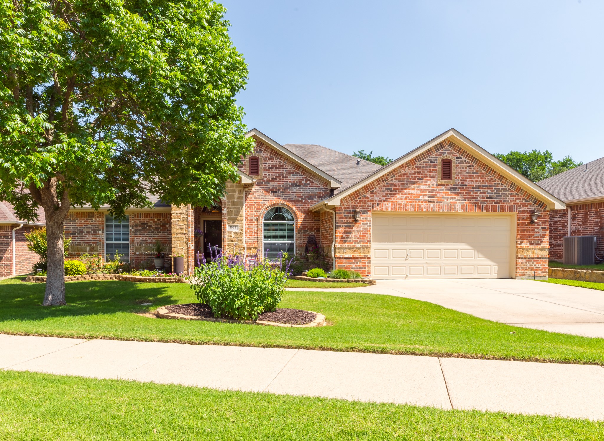 1925 Mary Ann Lane Burleson TX 76028