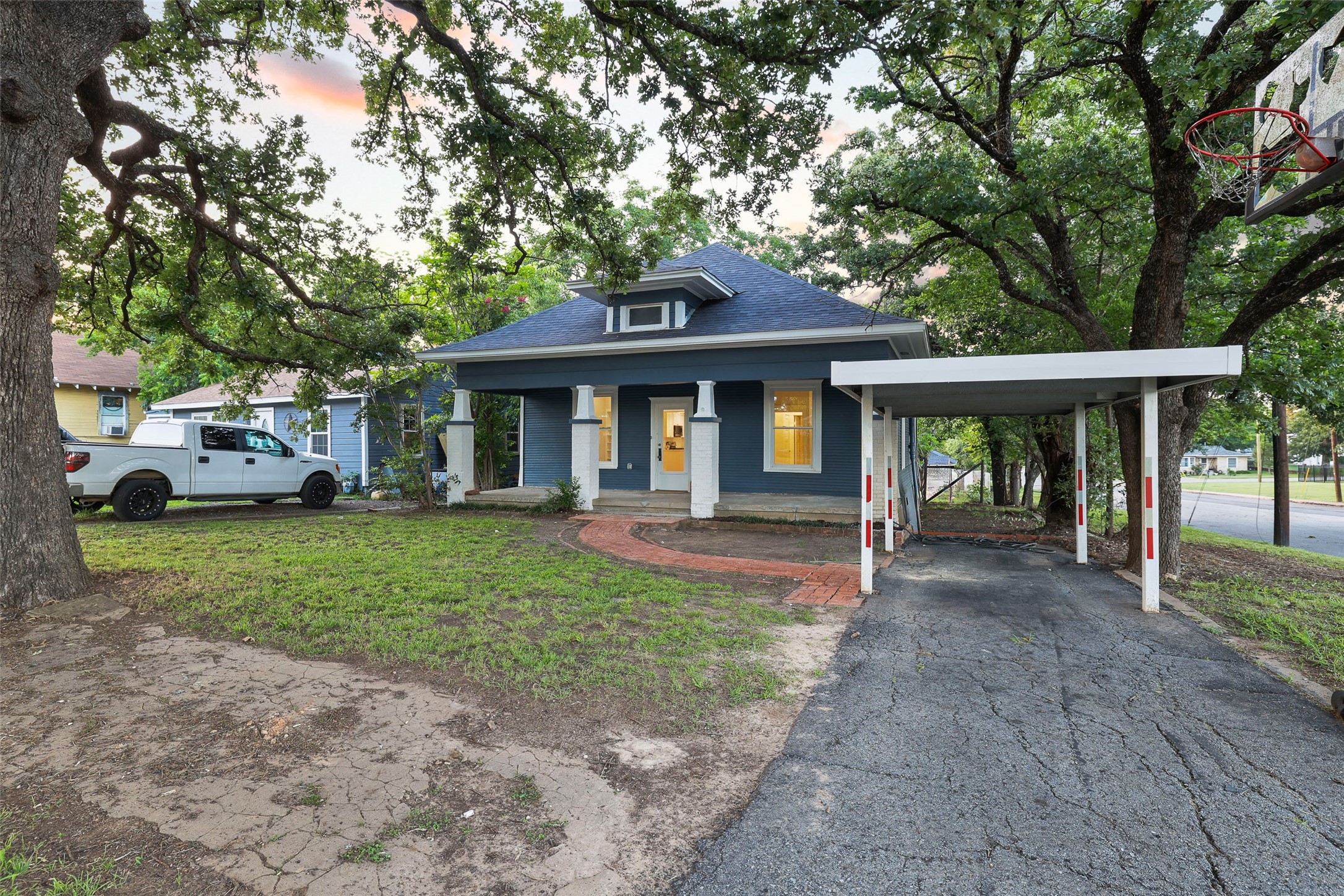 431 E Hull Street Denison TX 75021