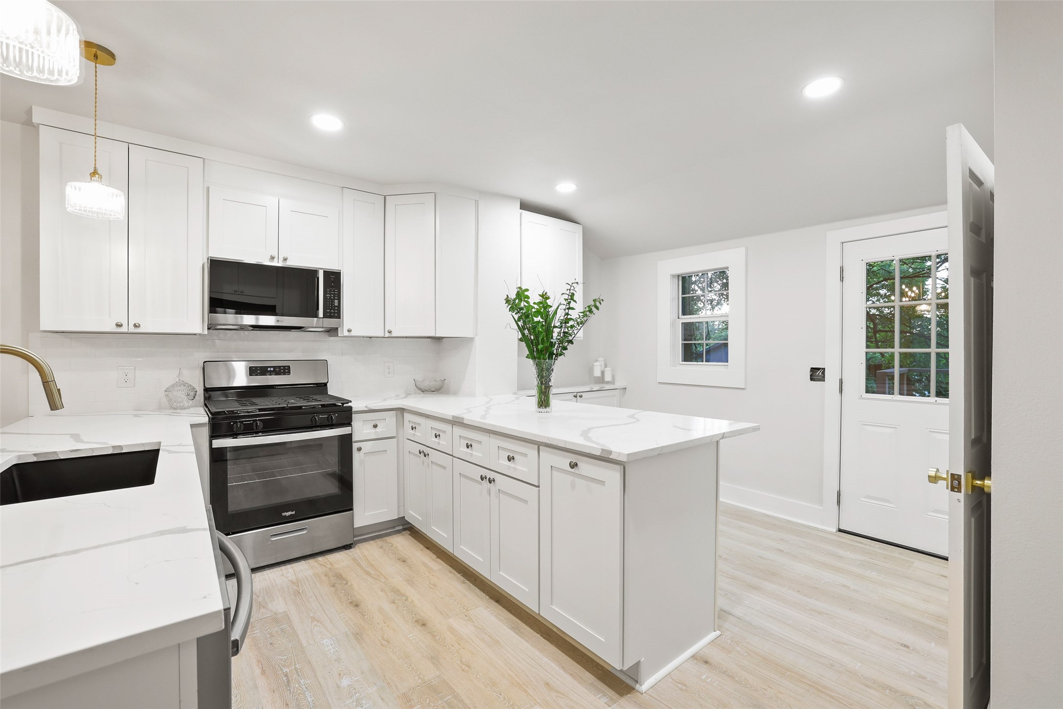 431 E Hull Street Denison TX 75021