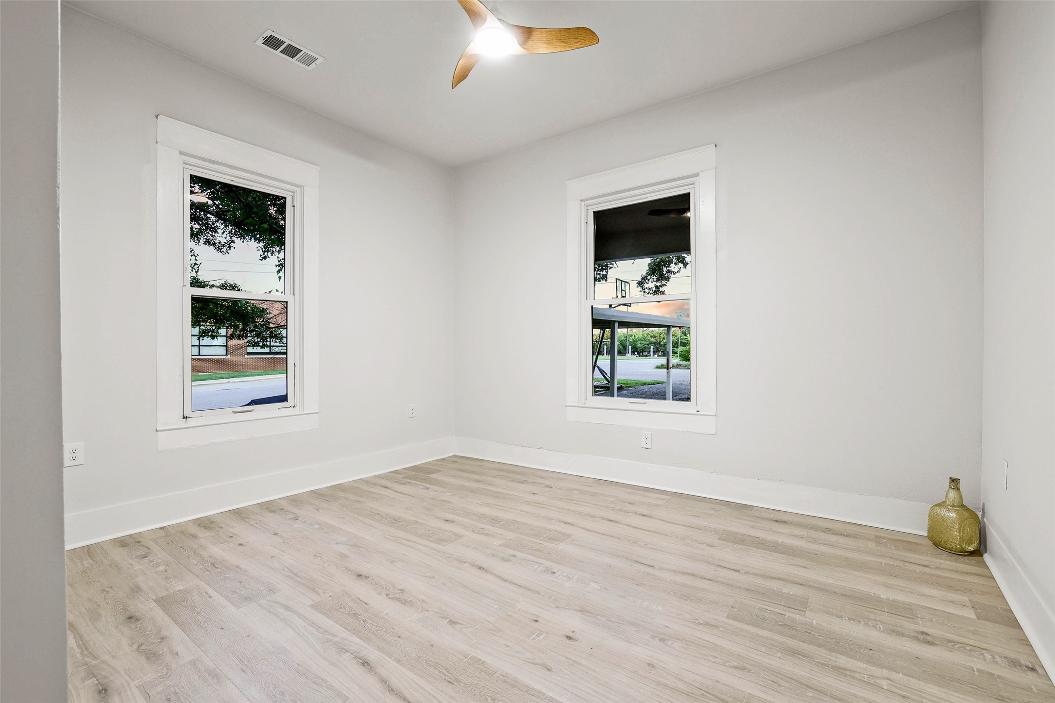431 E Hull Street Denison TX 75021