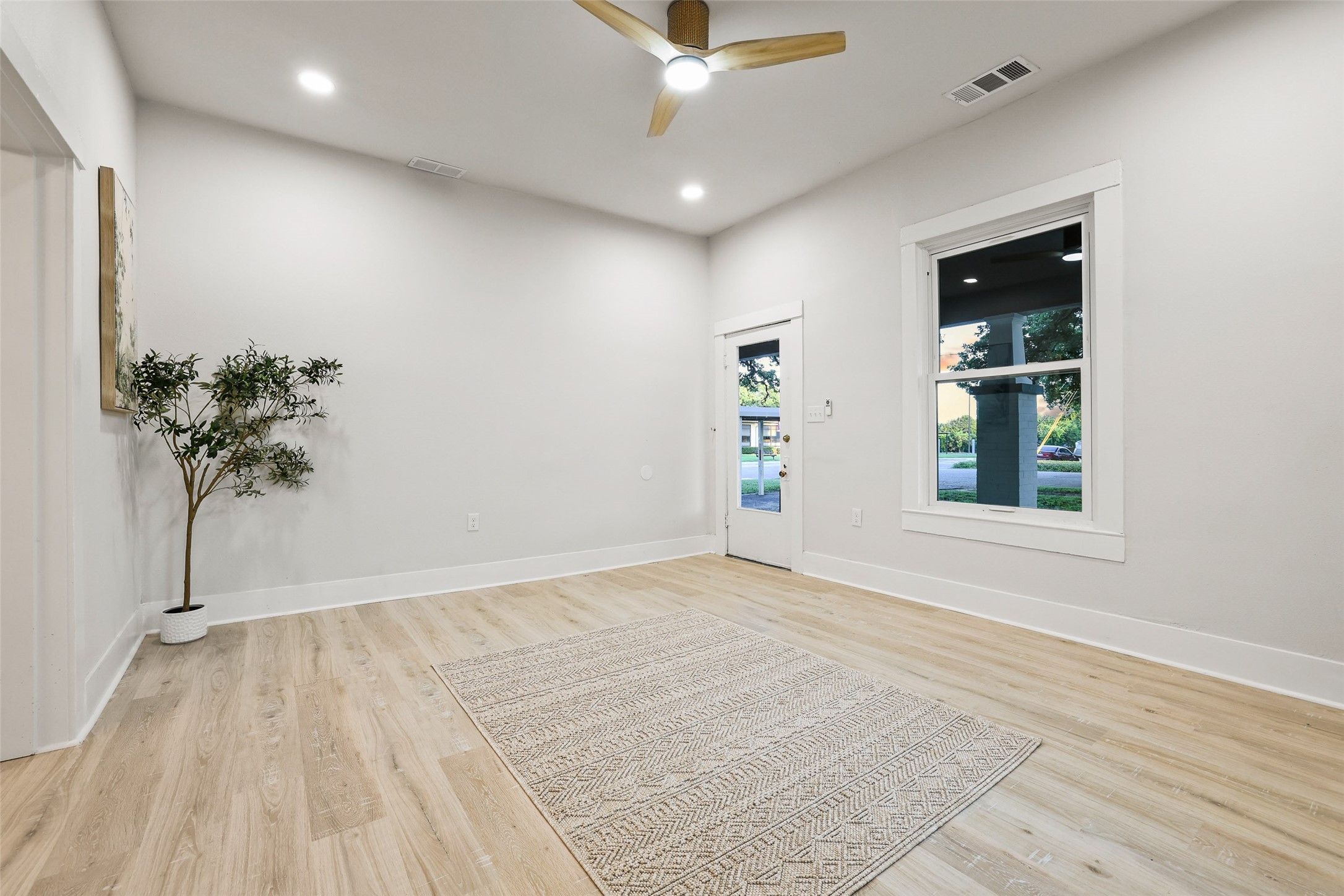 431 E Hull Street Denison TX 75021