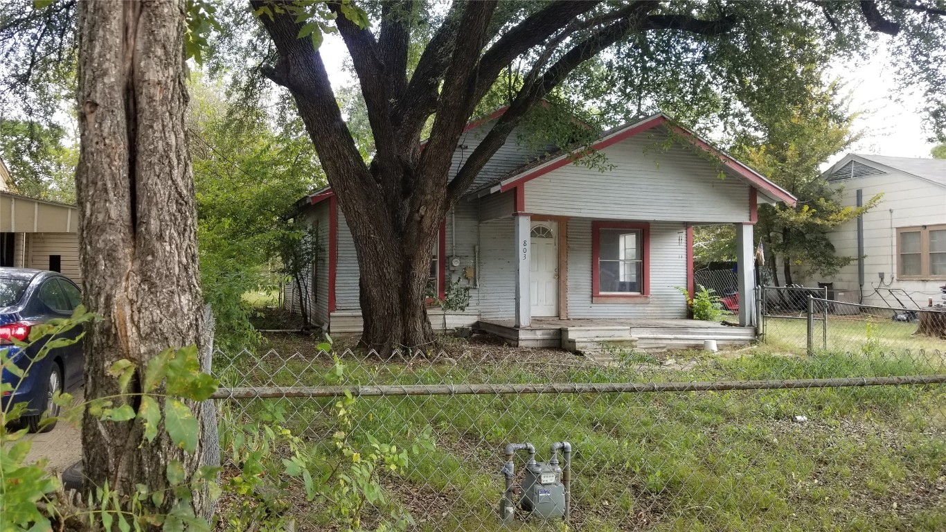 803 W Navasota Street Groesbeck TX 76642