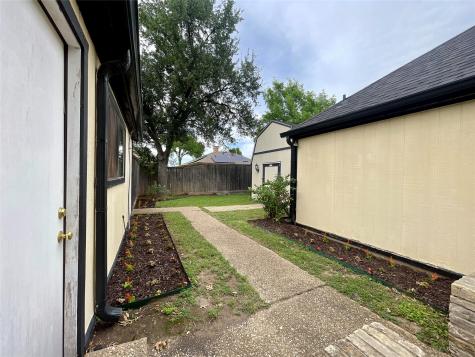 9931 Chimney Hill Lane Dallas TX 75243