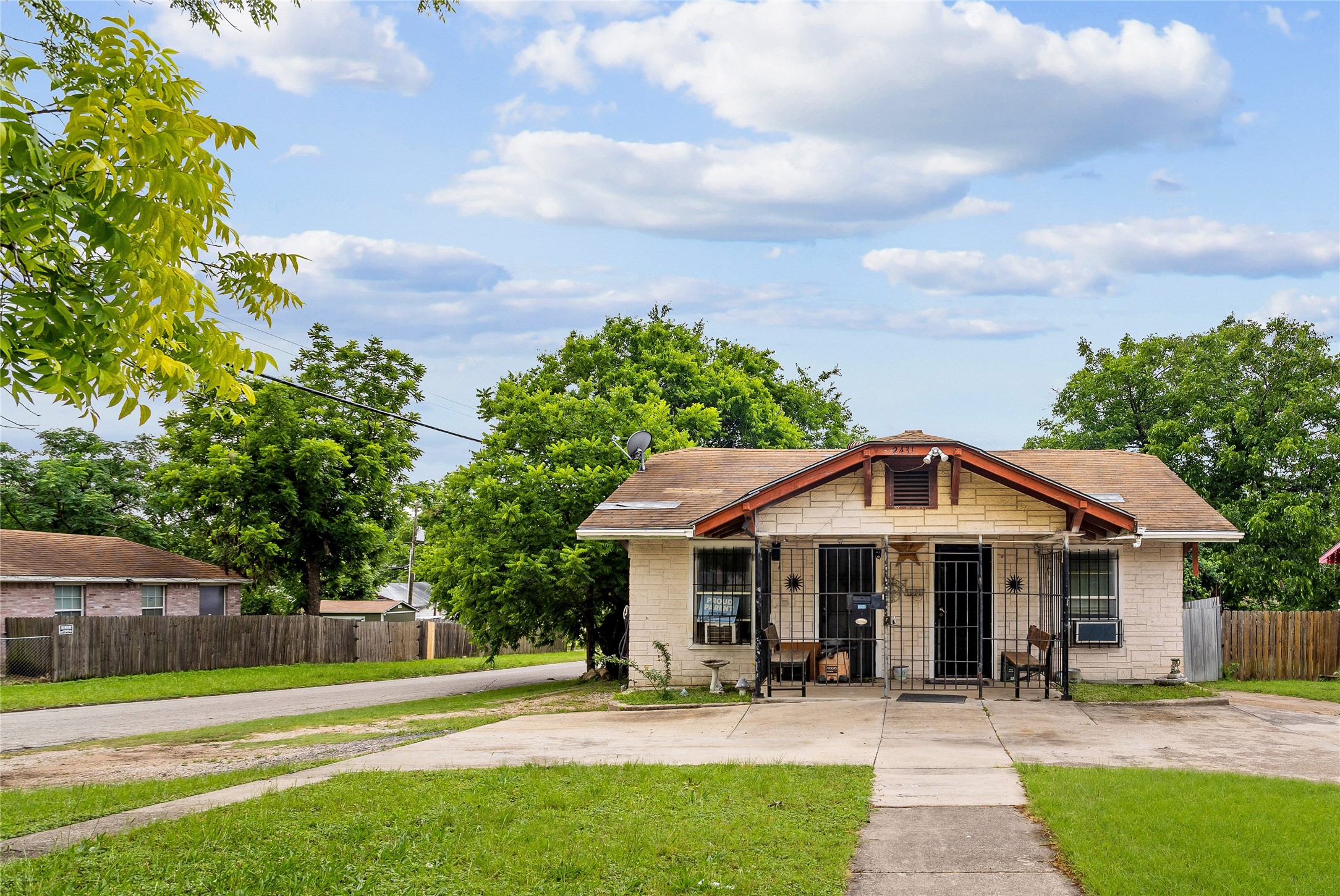 2431 Britton Drive Dallas TX 75216