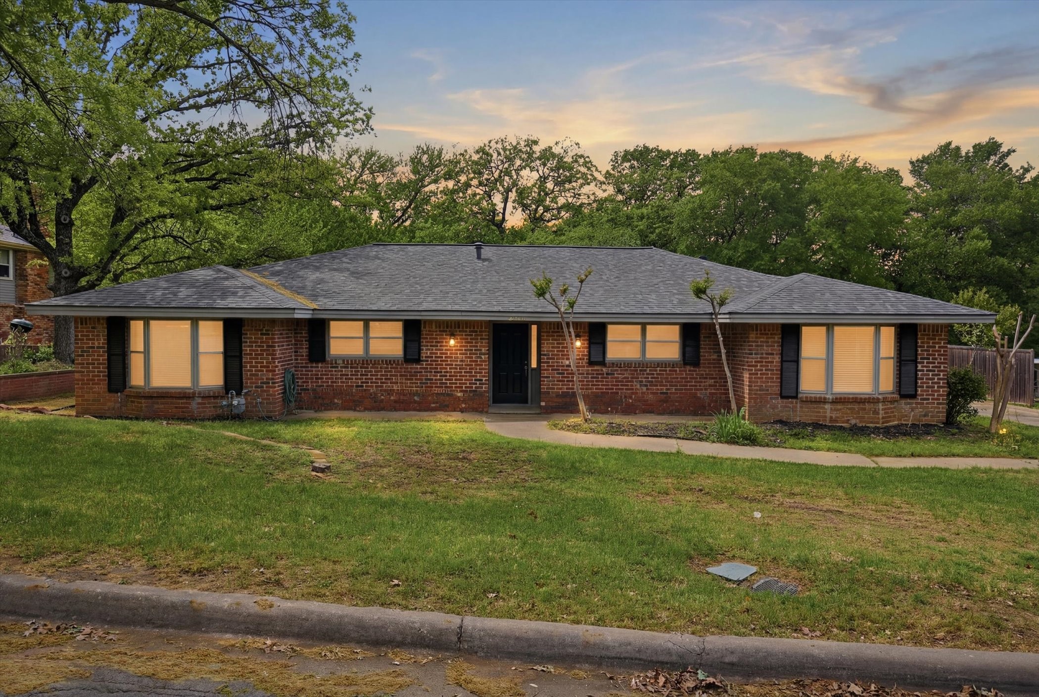 1200 Woodridge Circle Euless TX 76040