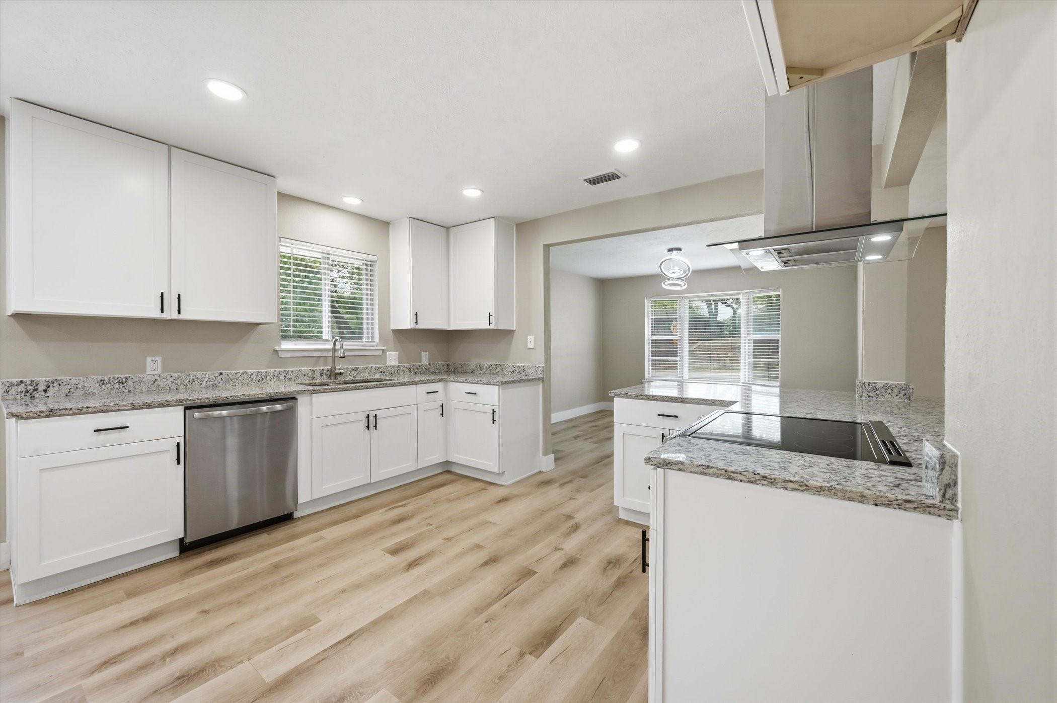 1200 Woodridge Circle Euless TX 76040