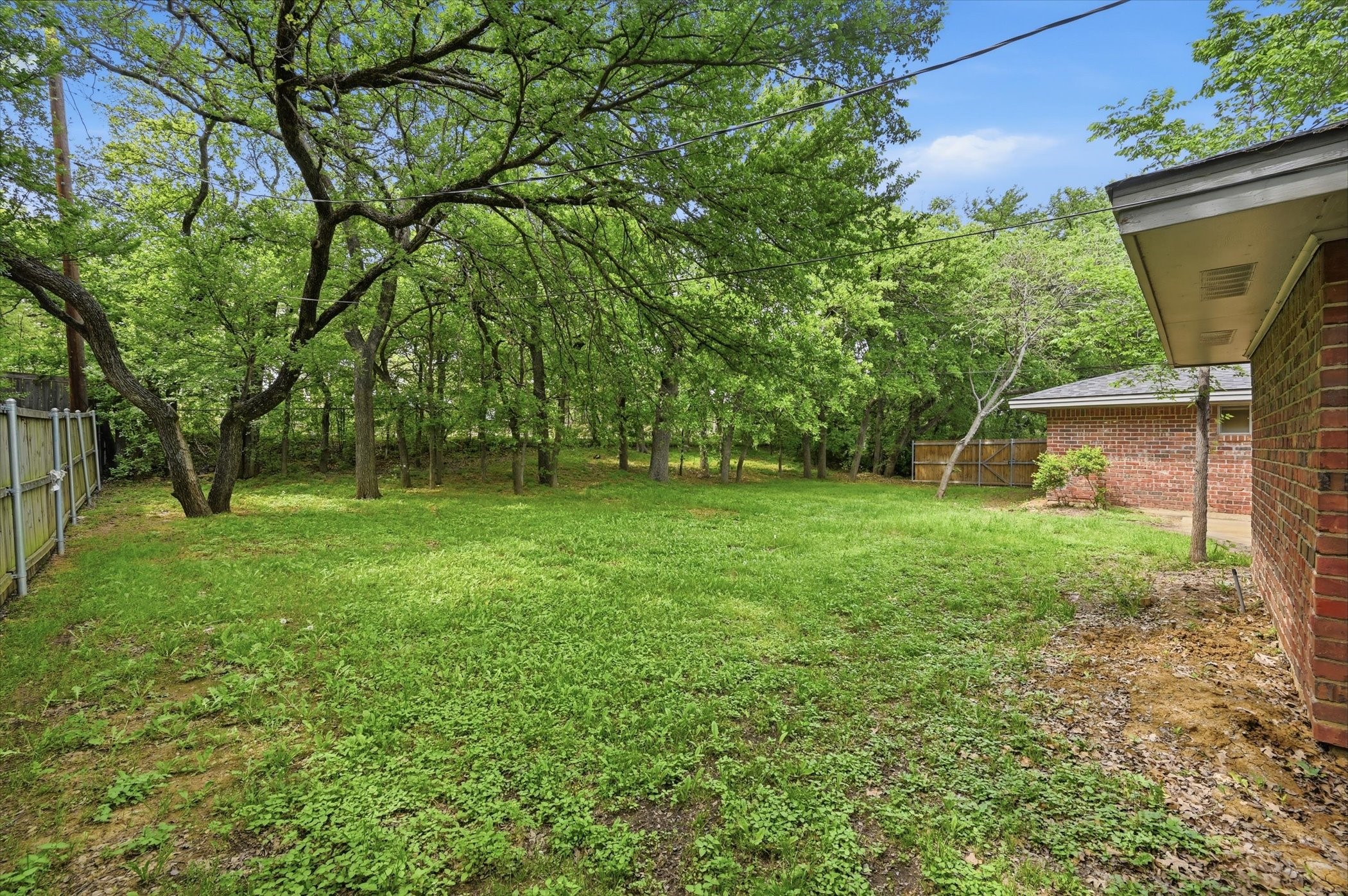 1200 Woodridge Circle Euless TX 76040