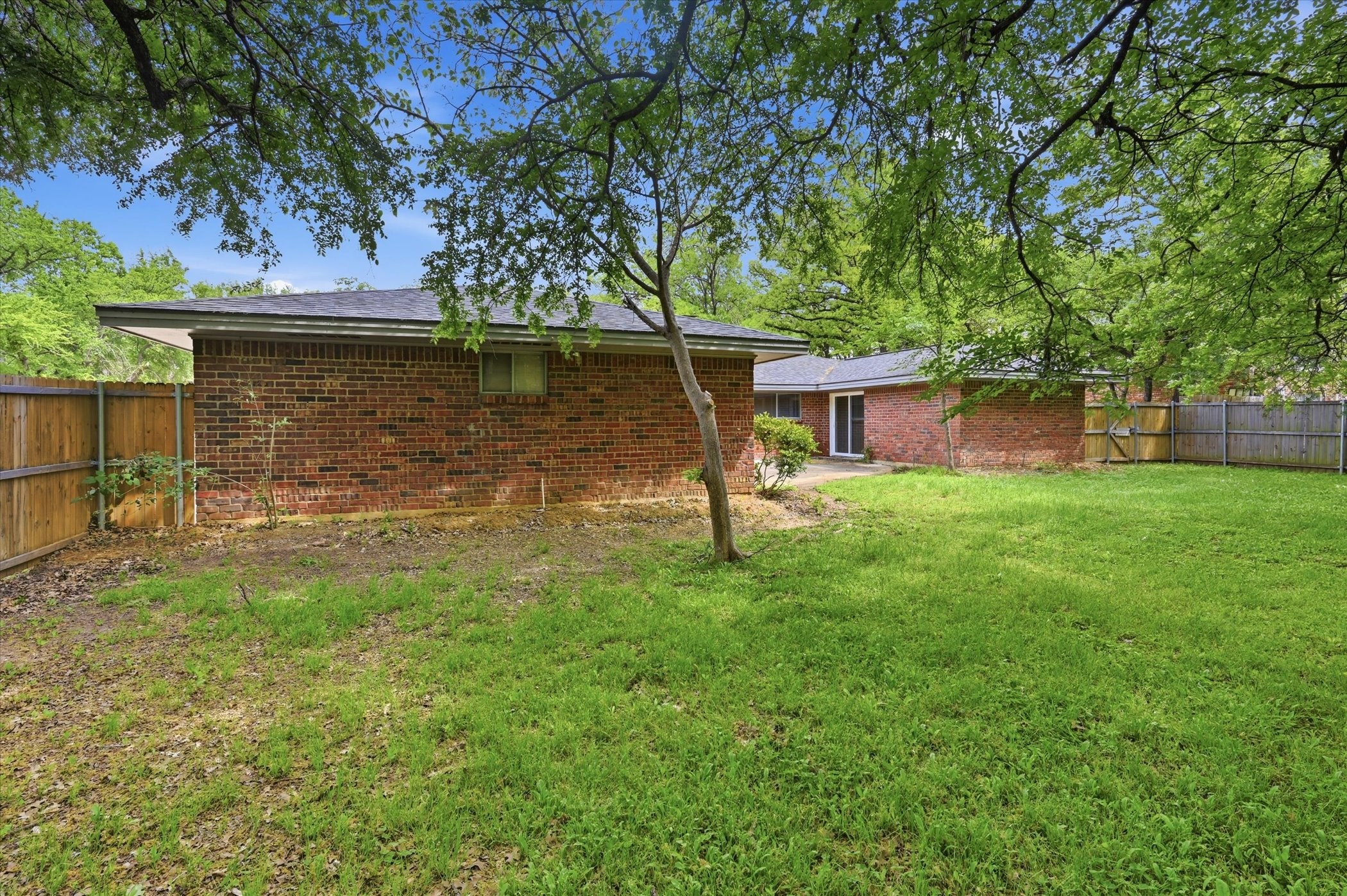 1200 Woodridge Circle Euless TX 76040