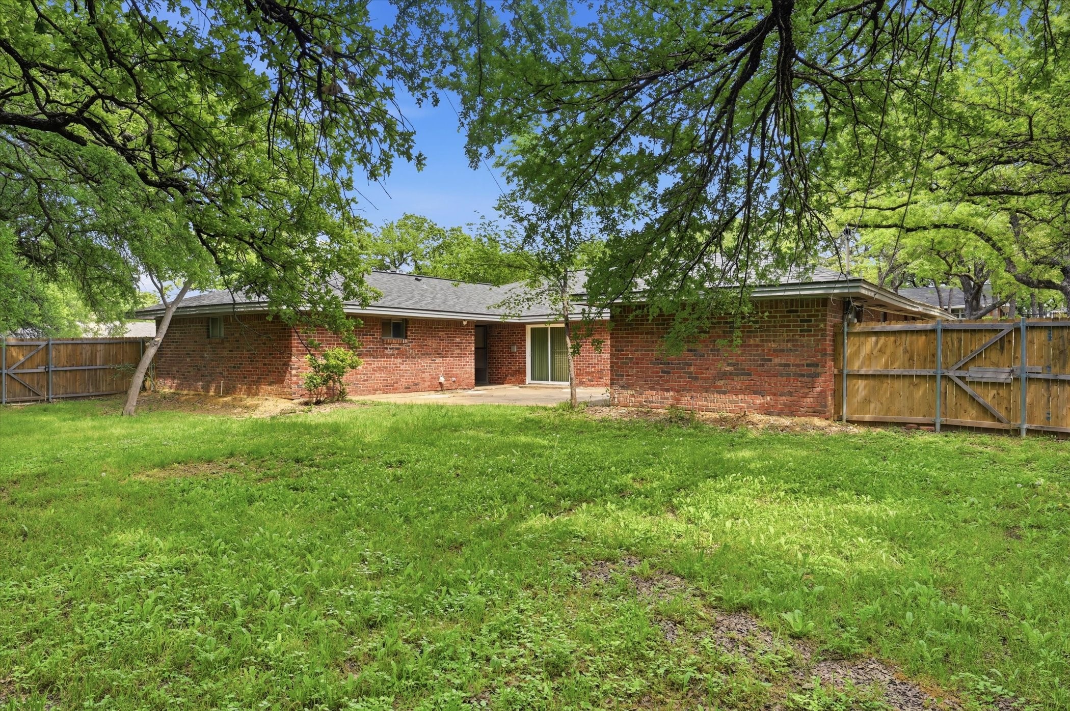 1200 Woodridge Circle Euless TX 76040