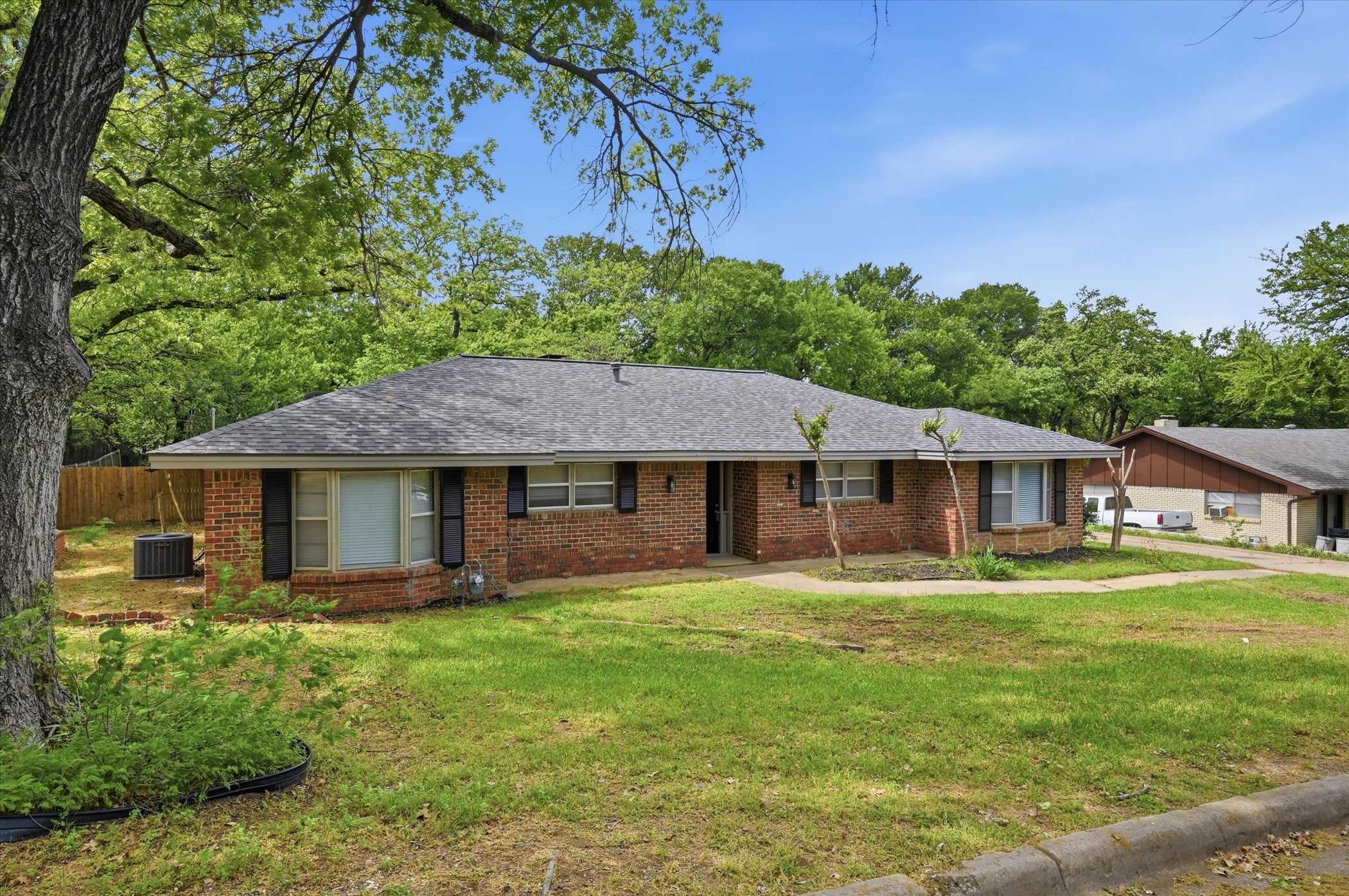 1200 Woodridge Circle Euless TX 76040