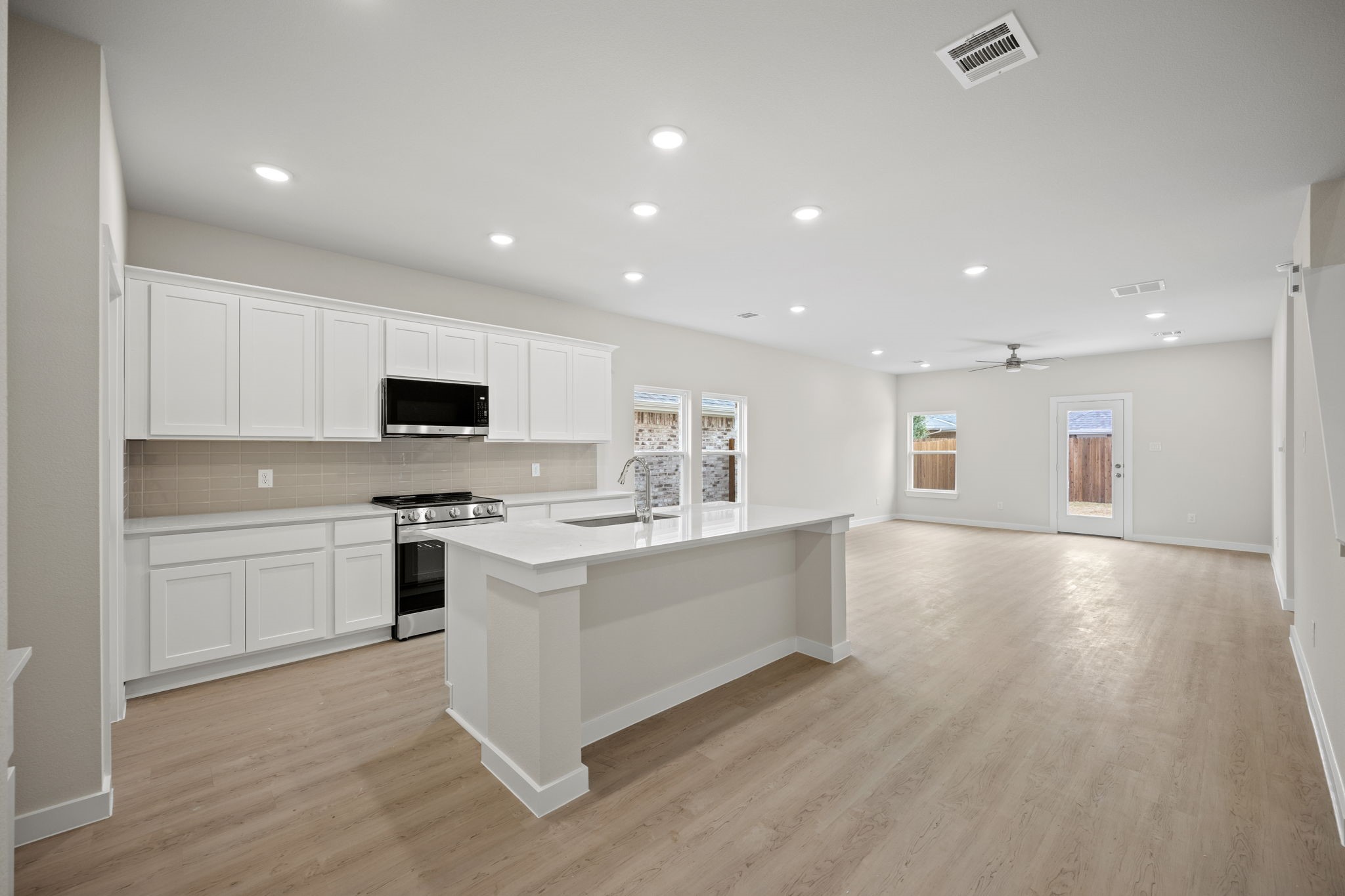 321 Amberville Drive Red Oak TX 75154