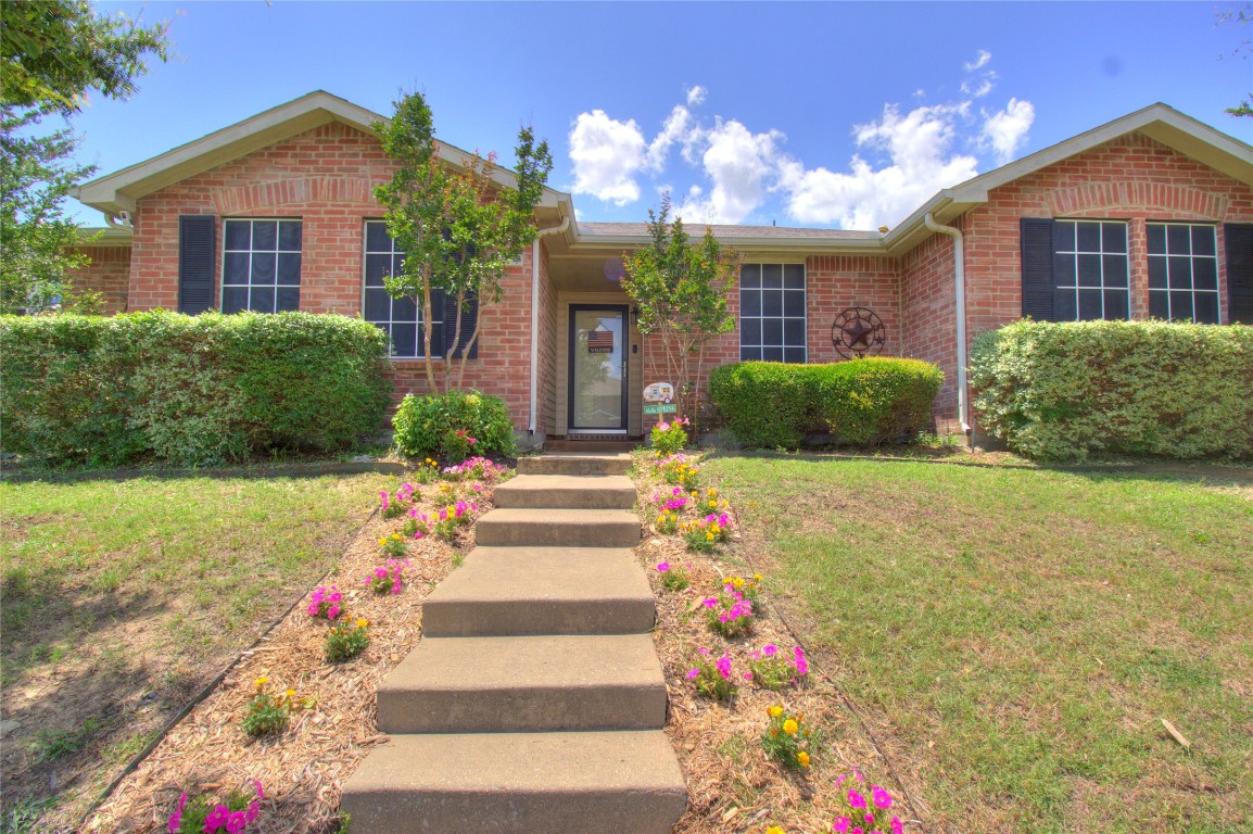 2744 Ingram Circle Mesquite TX 75181