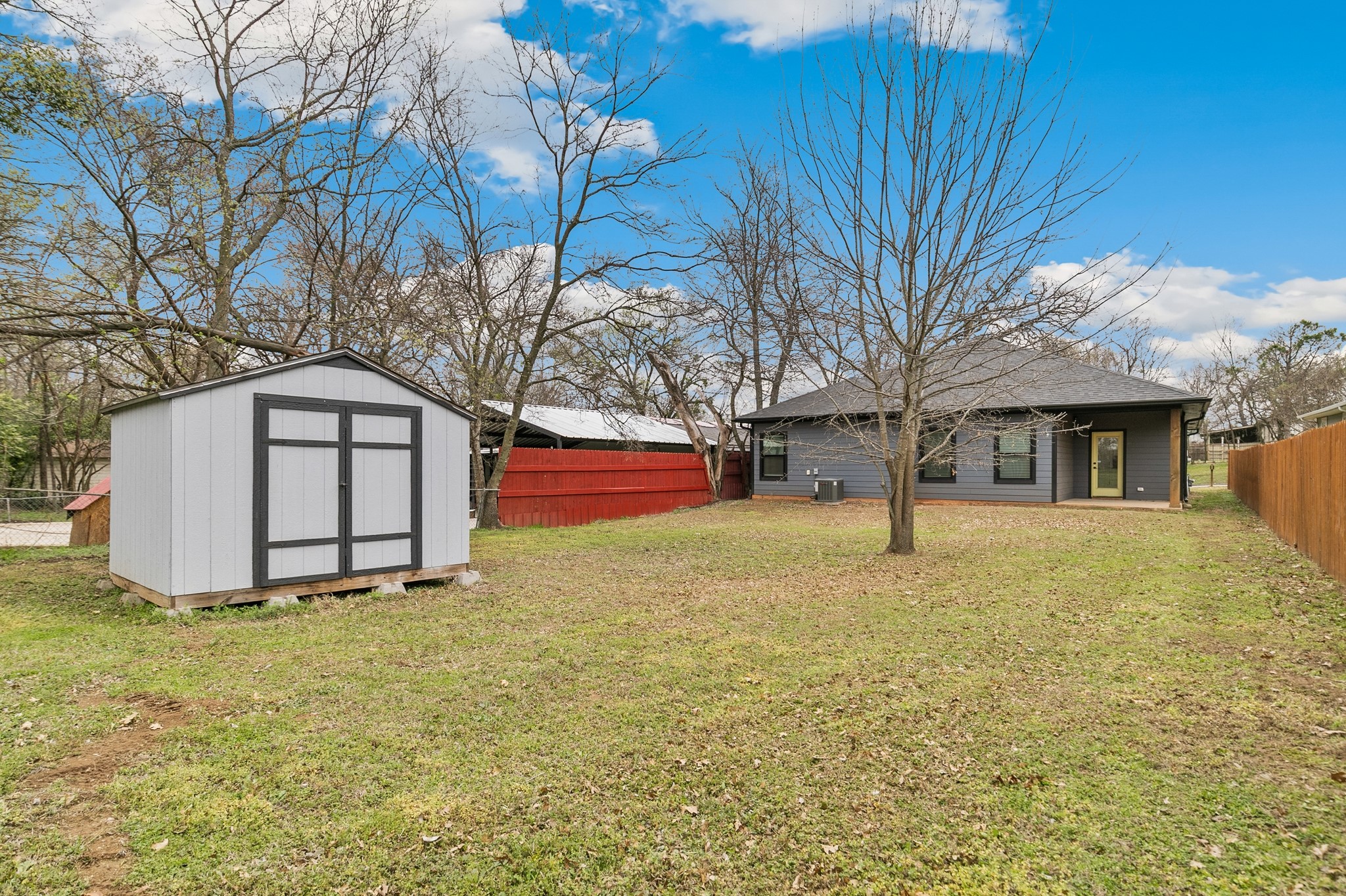 1029 W Hull Street Denison TX 75020