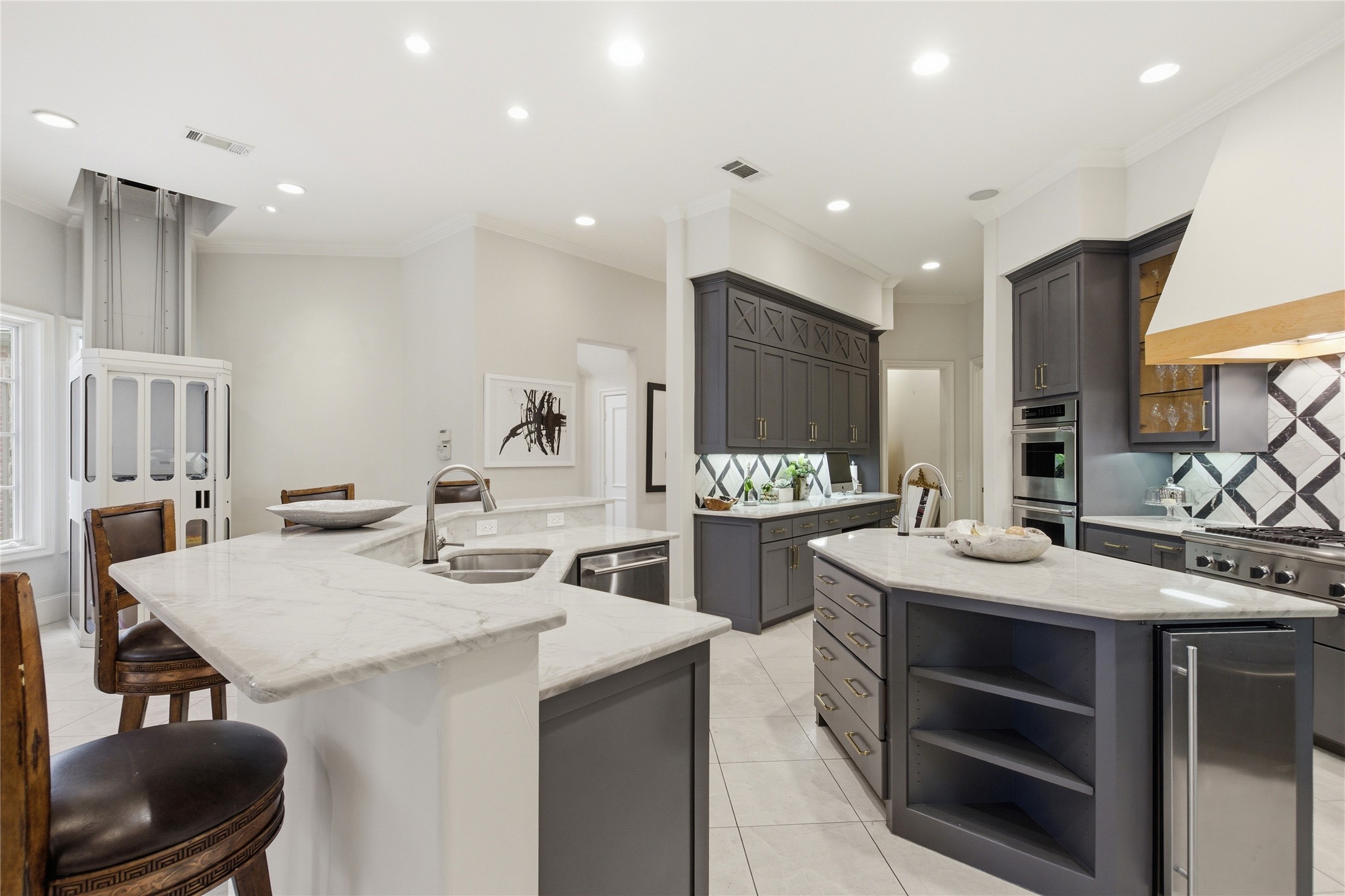 6230 Woodland Drive Dallas TX 75225
