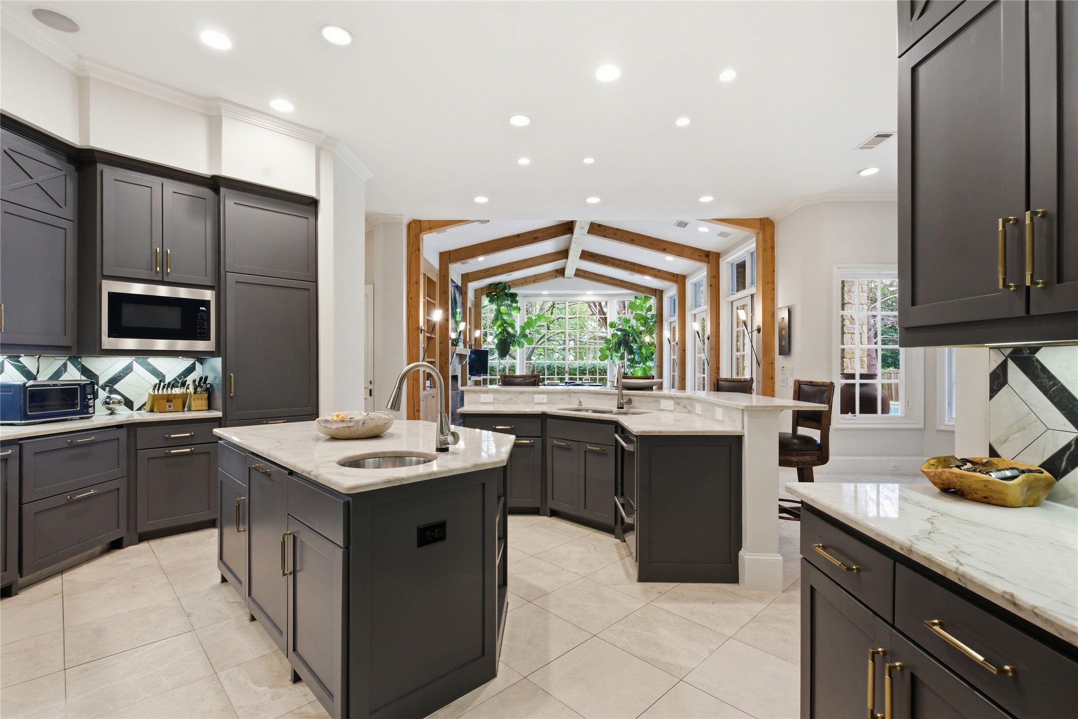 6230 Woodland Drive Dallas TX 75225