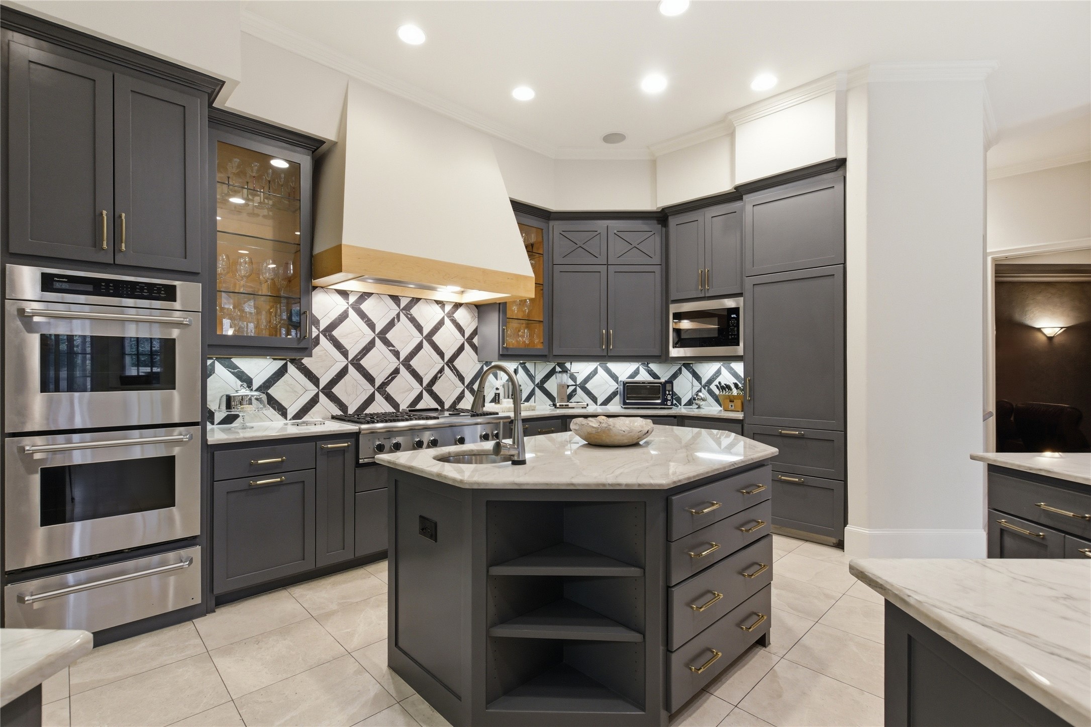 6230 Woodland Drive Dallas TX 75225