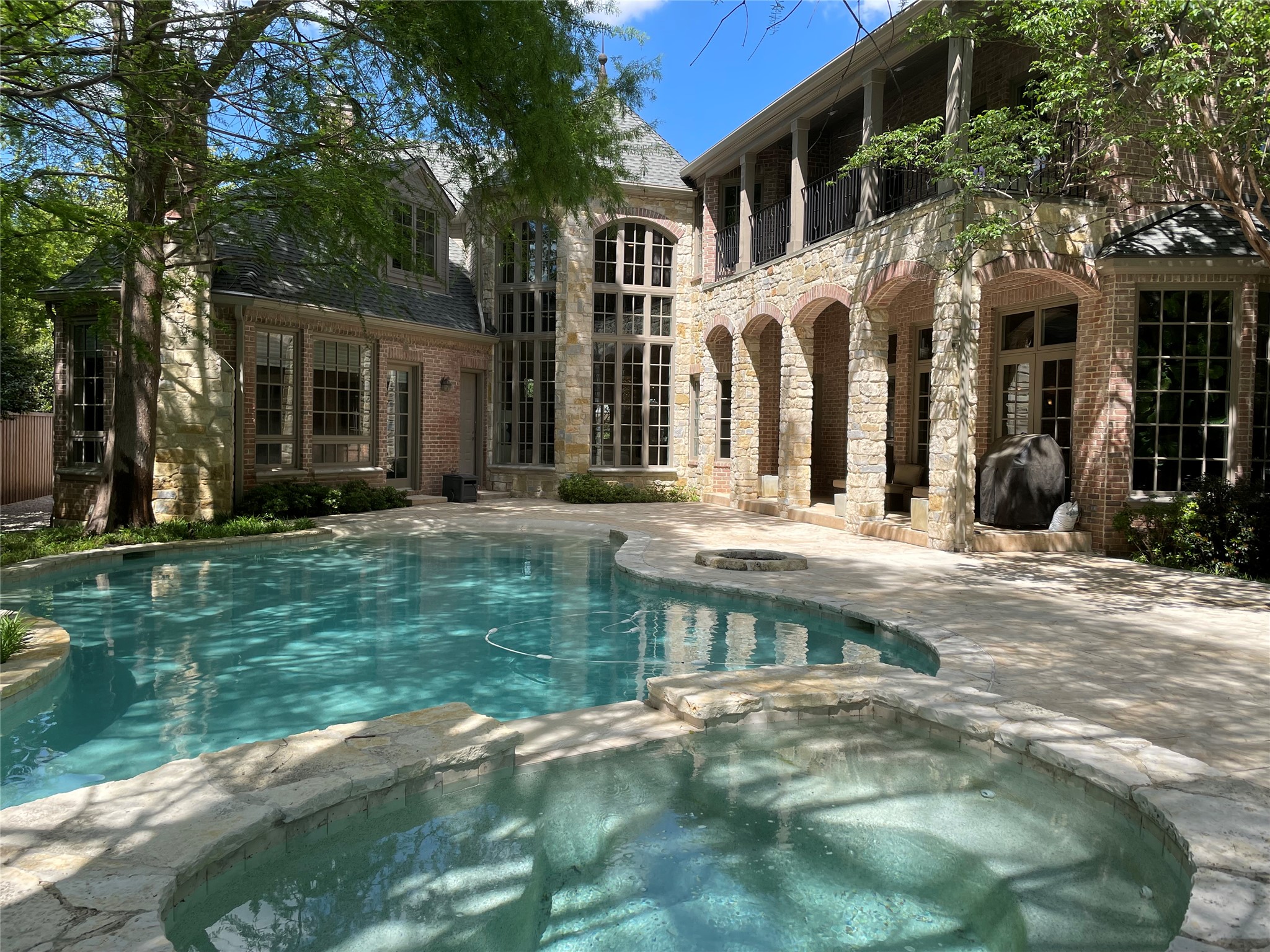 6230 Woodland Drive Dallas TX 75225