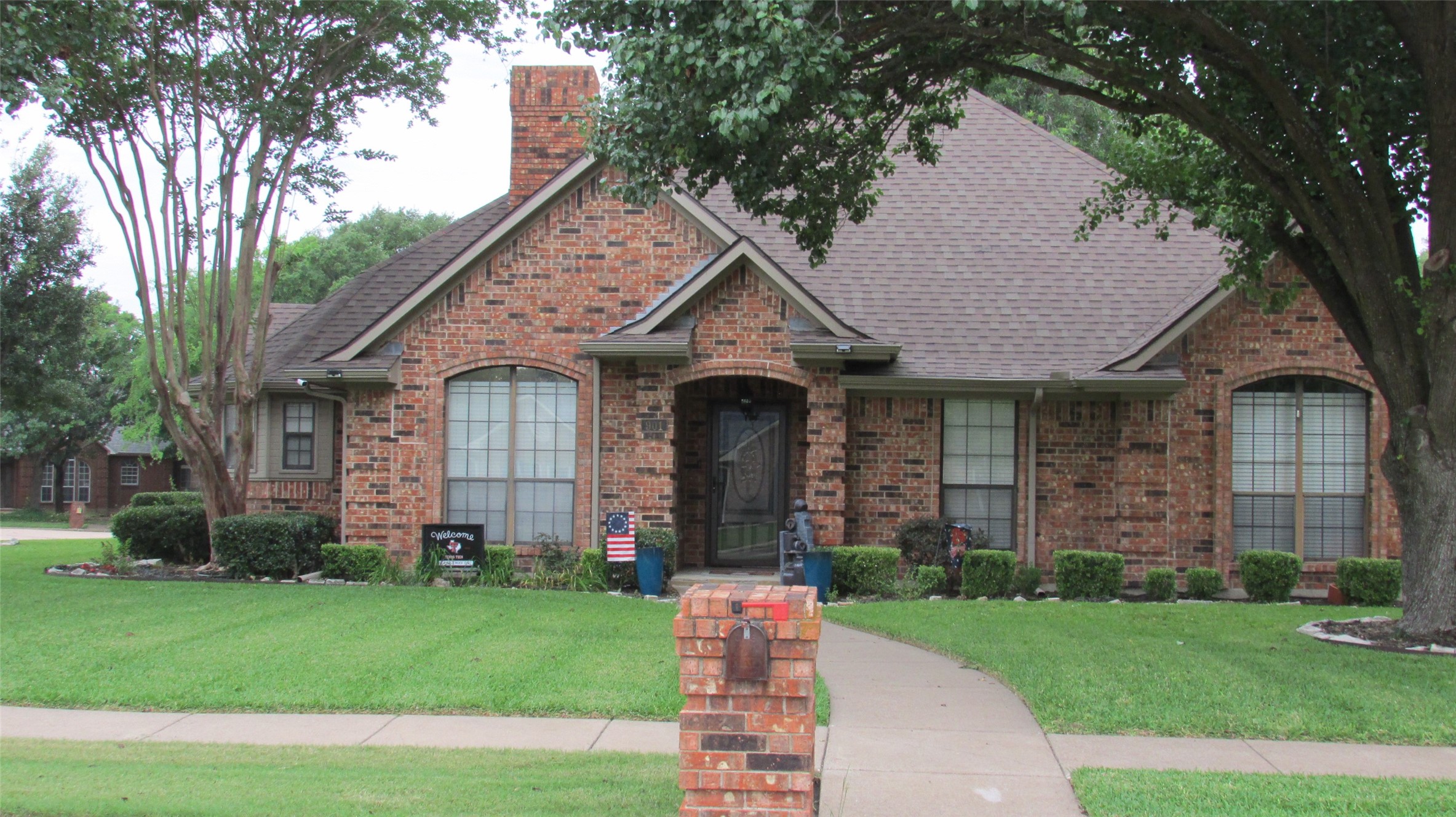 901 Lakeway Drive Ennis TX 75119