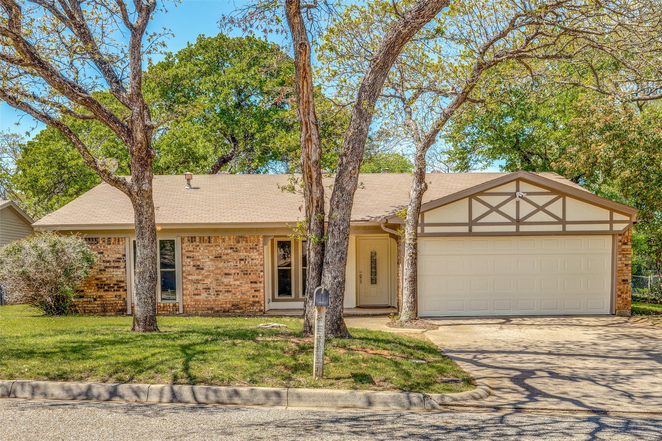 4204 Blossom Trail Arlington TX 76016