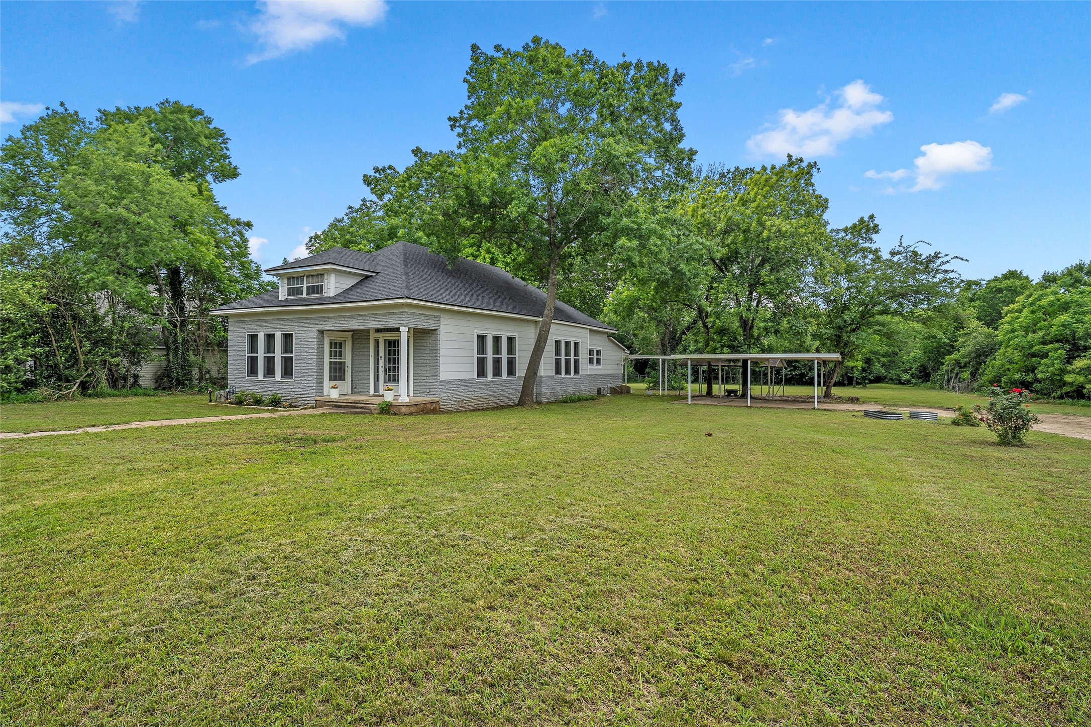 402 N Bordon Street Lorena TX 76655