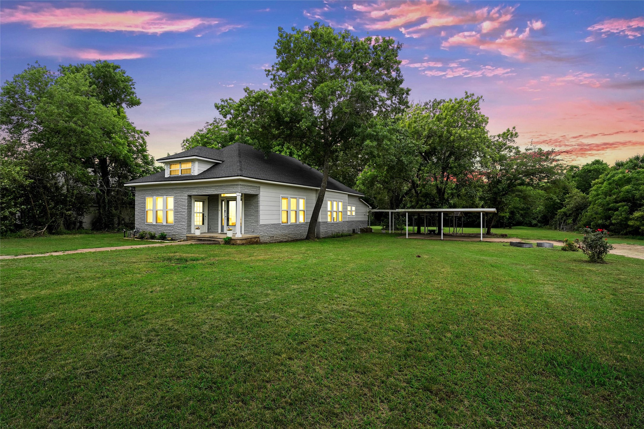 402 N Bordon Street Lorena TX 76655