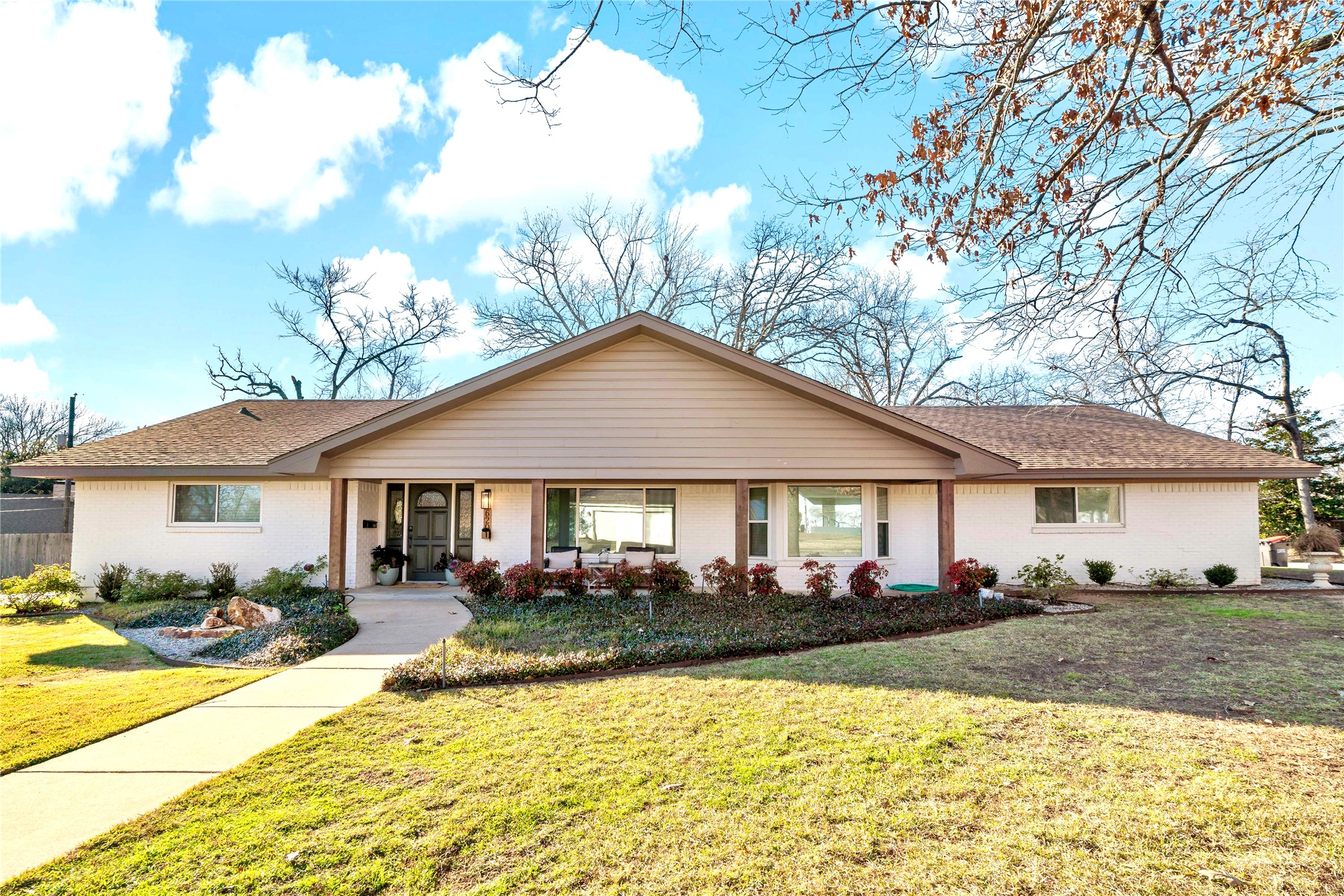 620 Twin Oaks Place Paris TX 75460