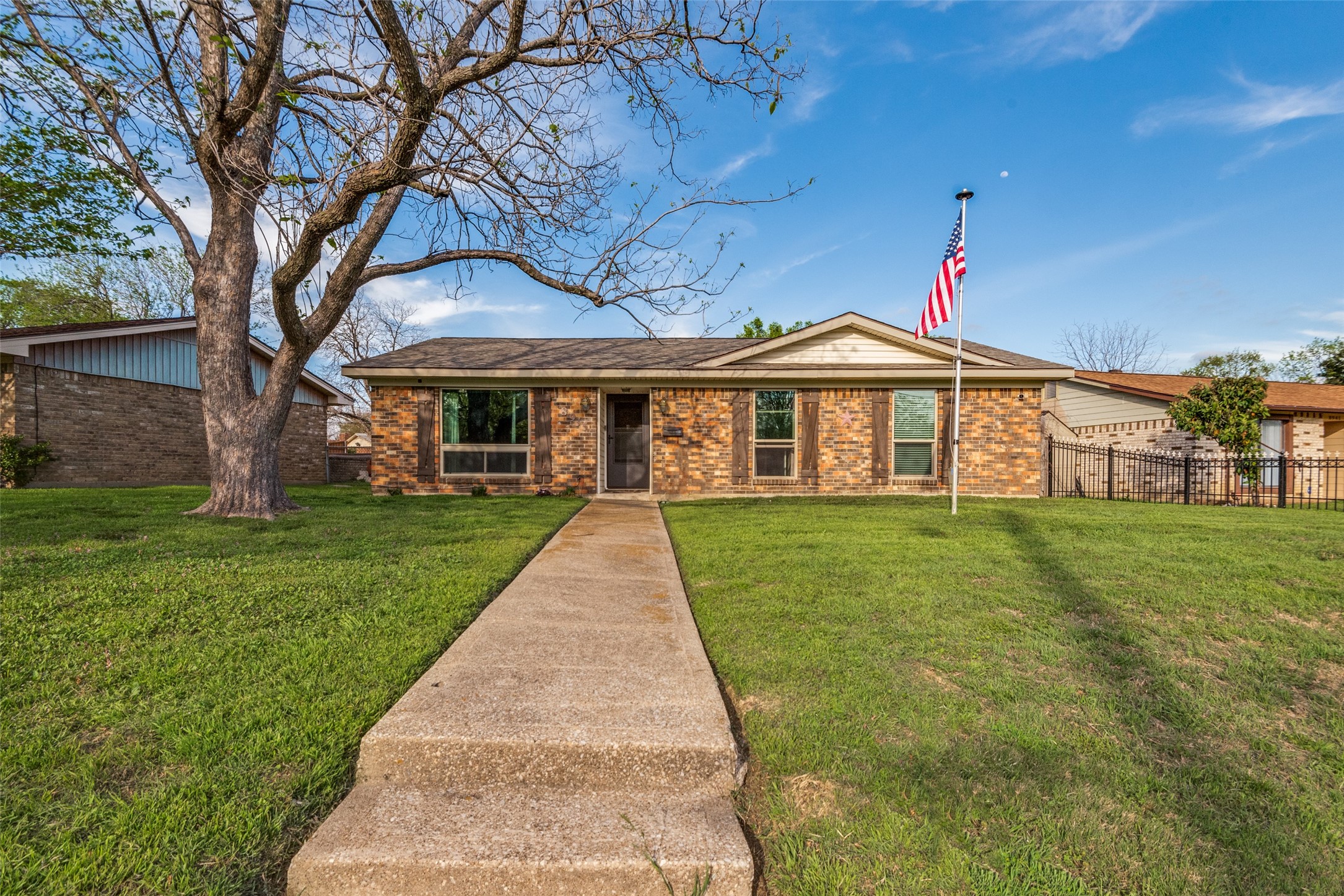 8935 Shorelark Drive Dallas TX 75217