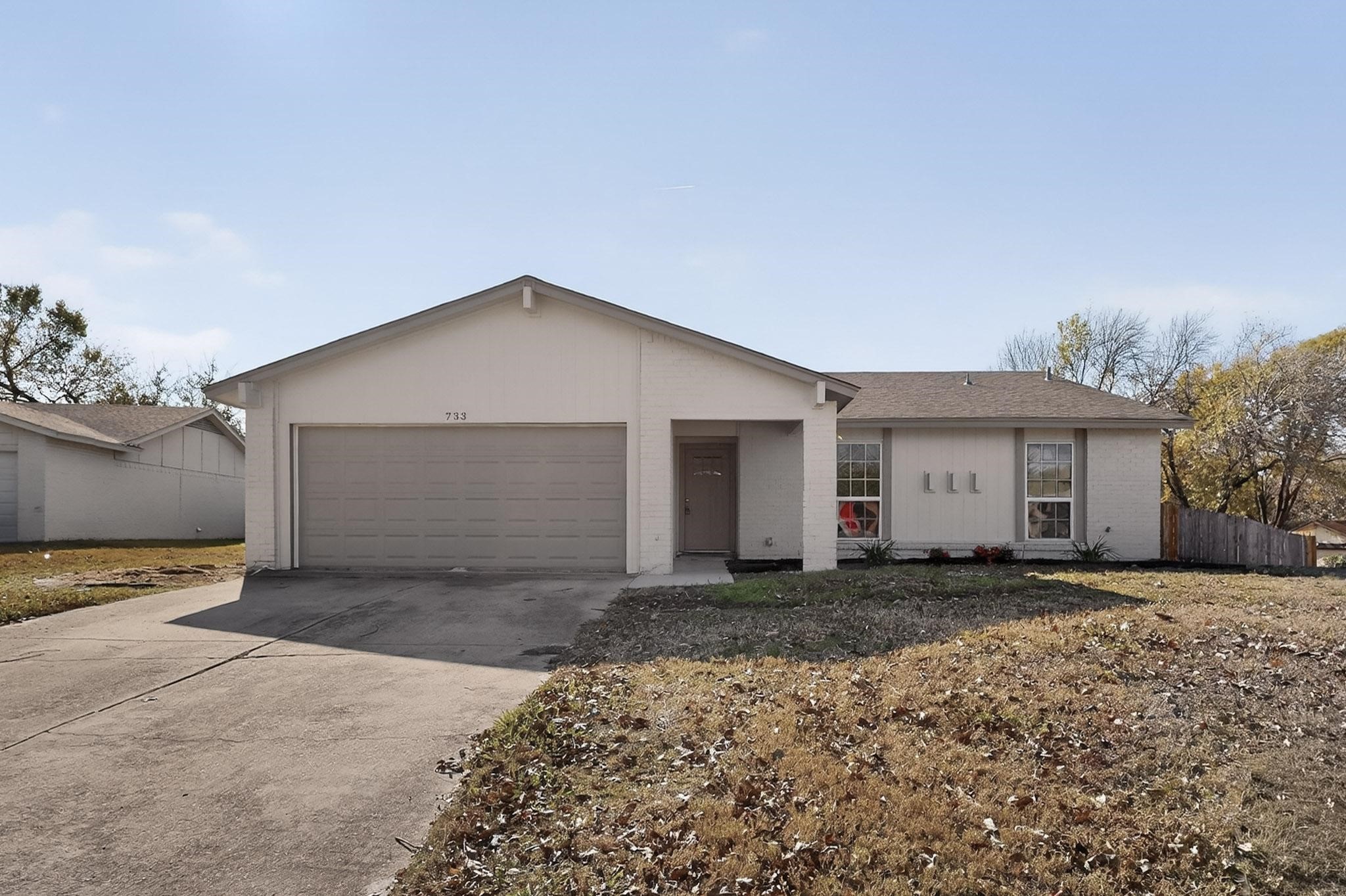 733 Woodcrest Drive Grand Prairie TX 75052