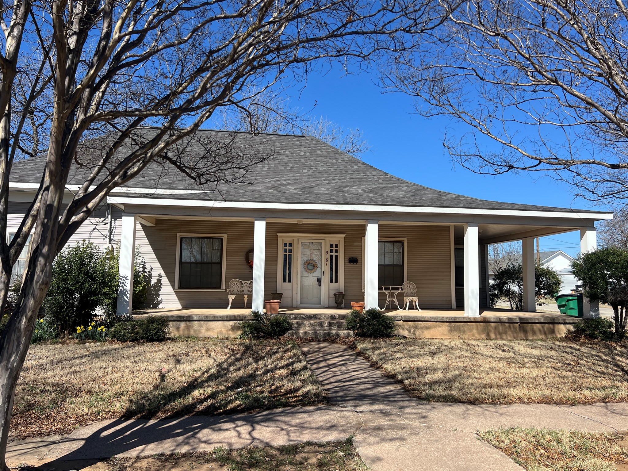 316 E Spring Street Henrietta TX 76365