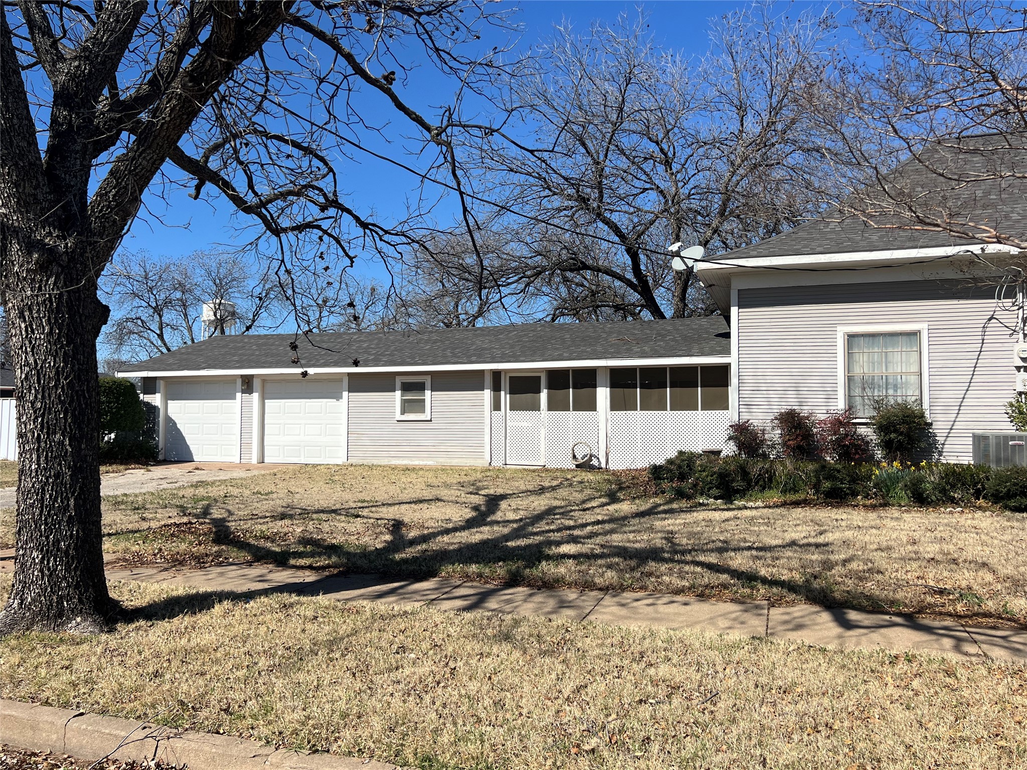 316 E Spring Street Henrietta TX 76365