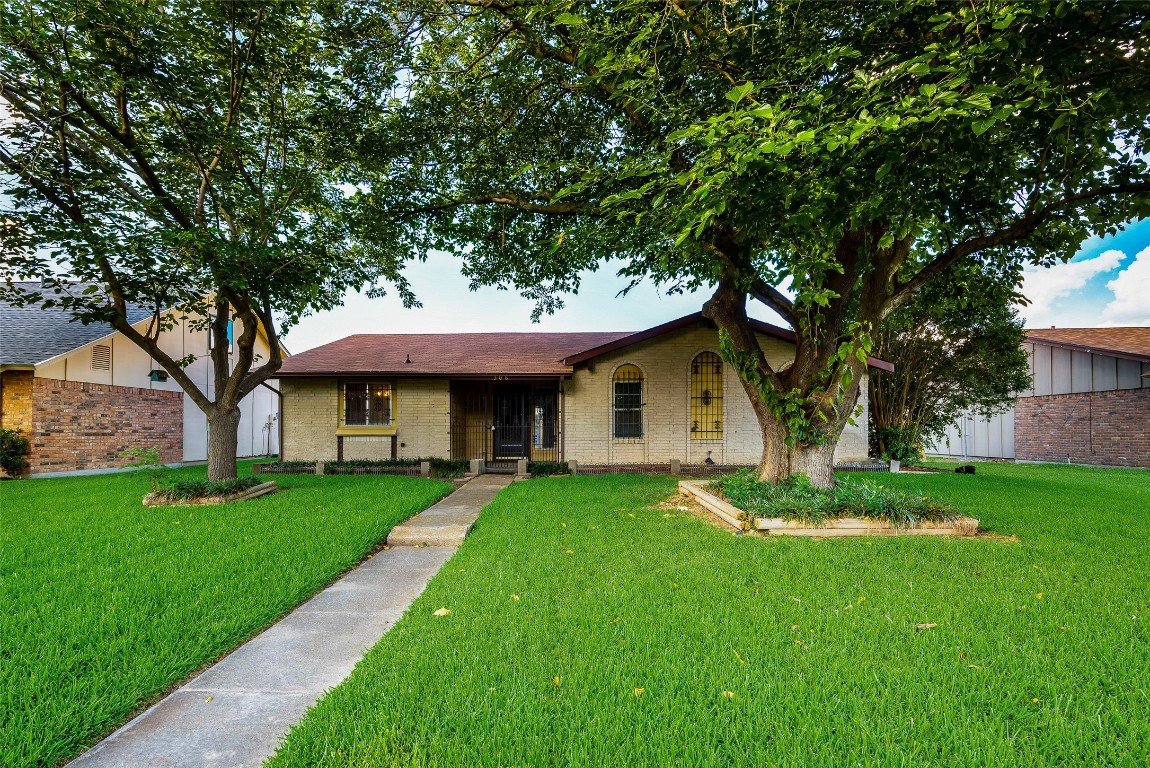 308 Elmwood Court Garland TX 75043