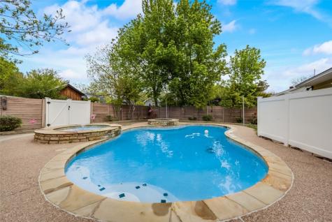 614 W 4th Street Justin TX 76247