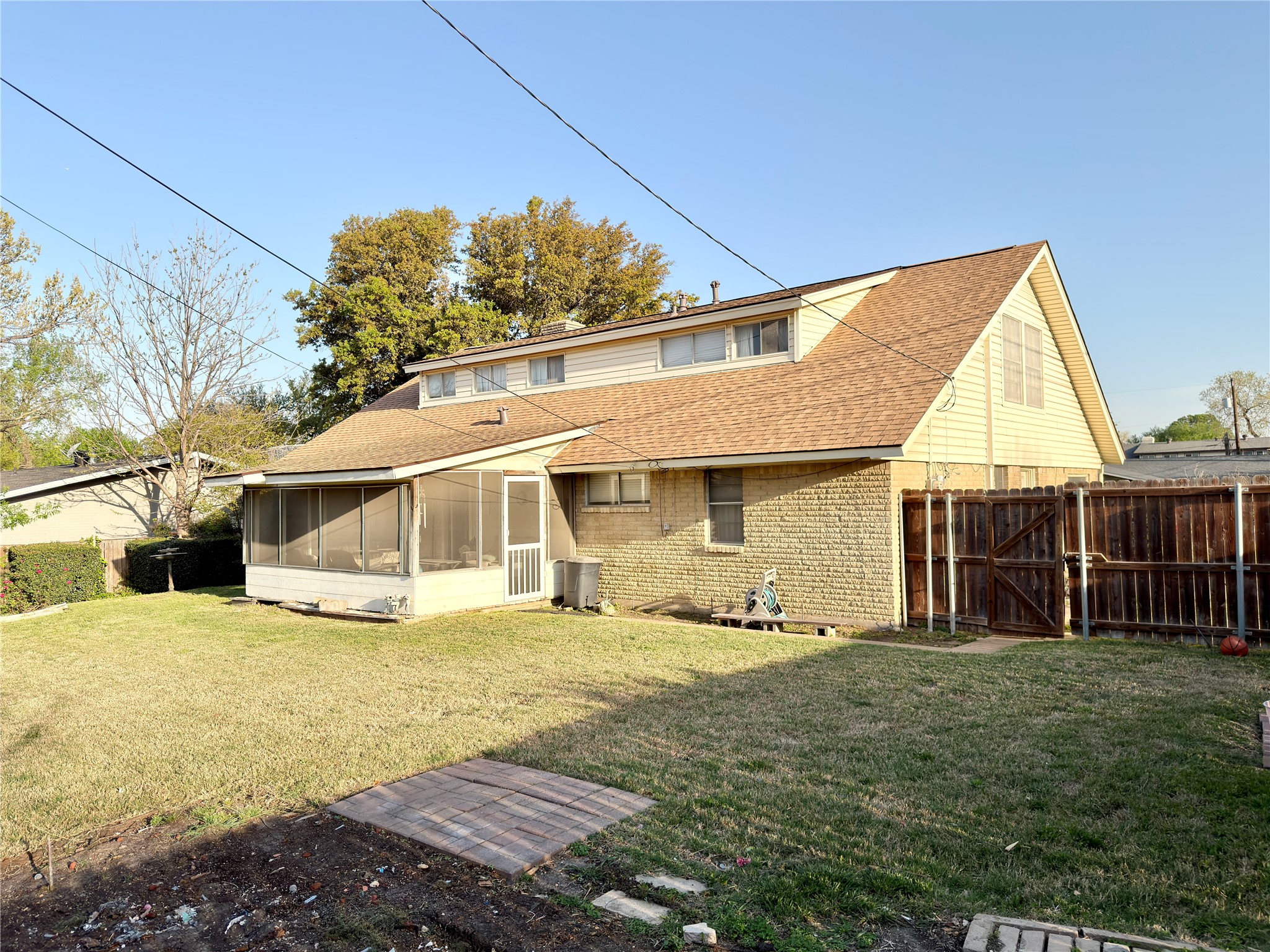 1102 N Edwards Court Irving TX 75062
