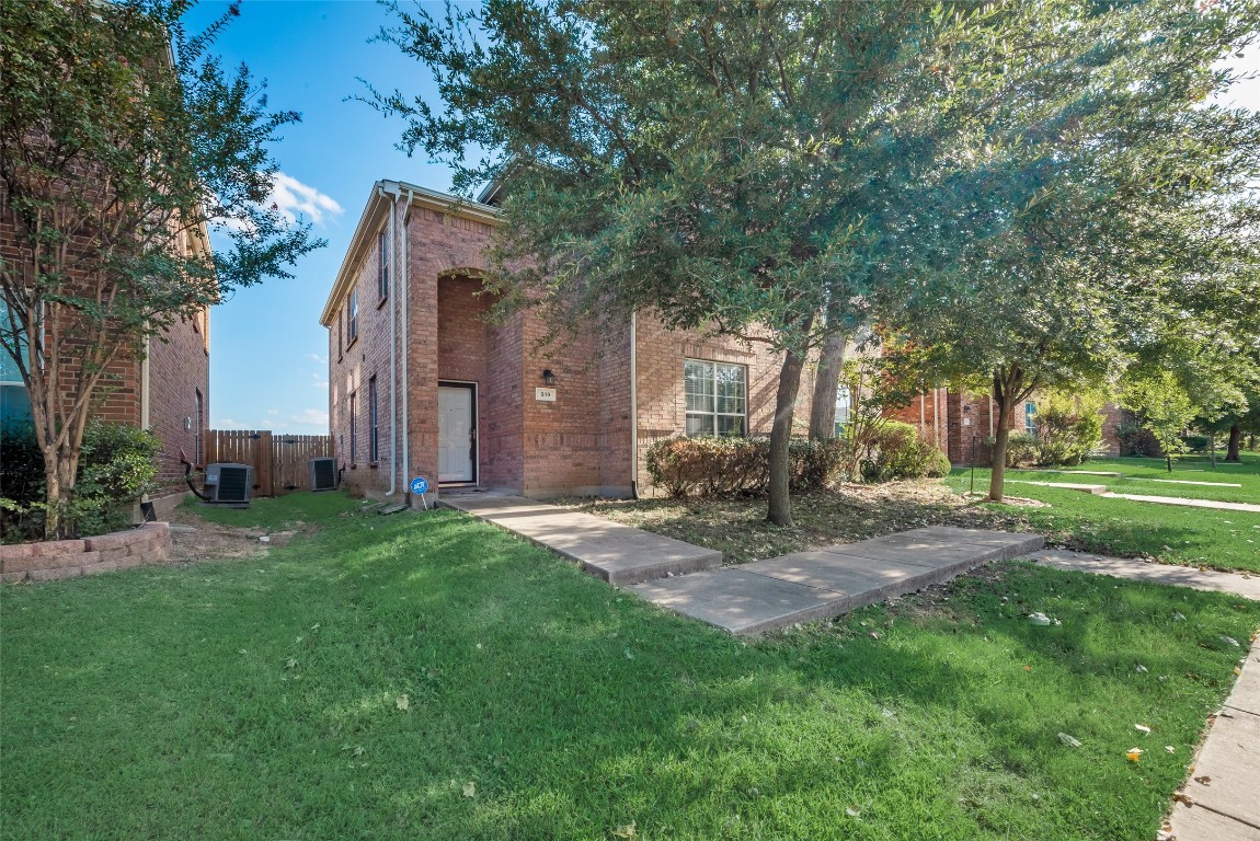 919 Jamie Drive Grand Prairie TX 75052
