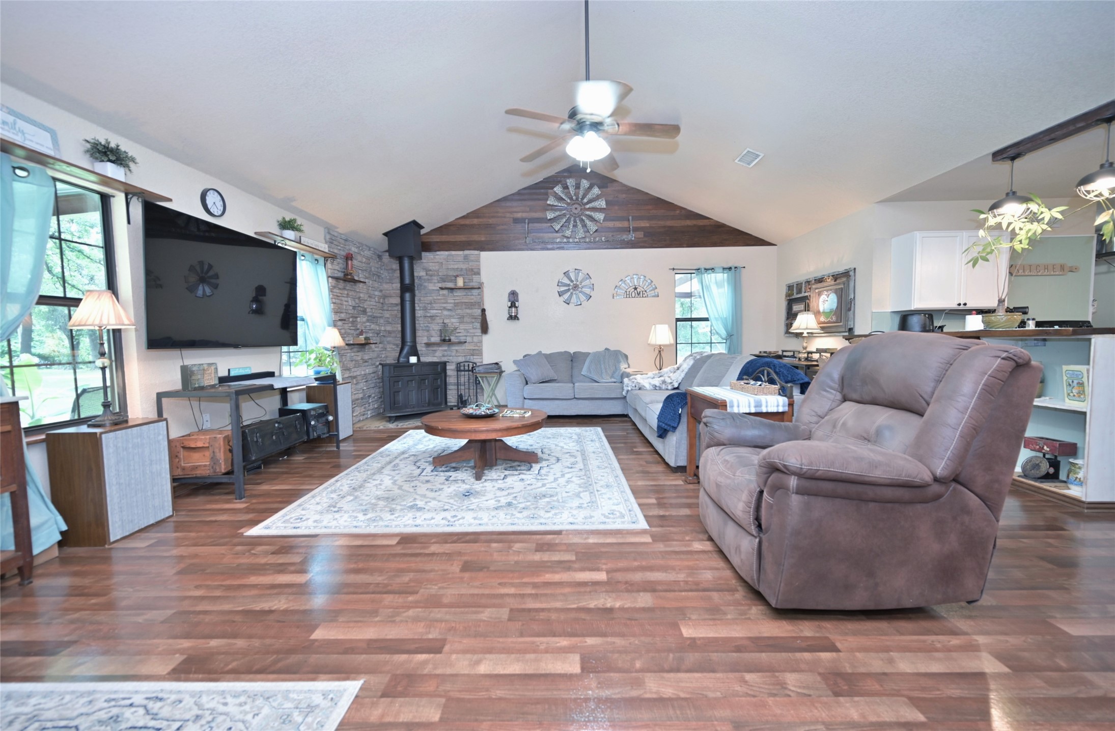 408 County Road 4856 Newark TX 76071