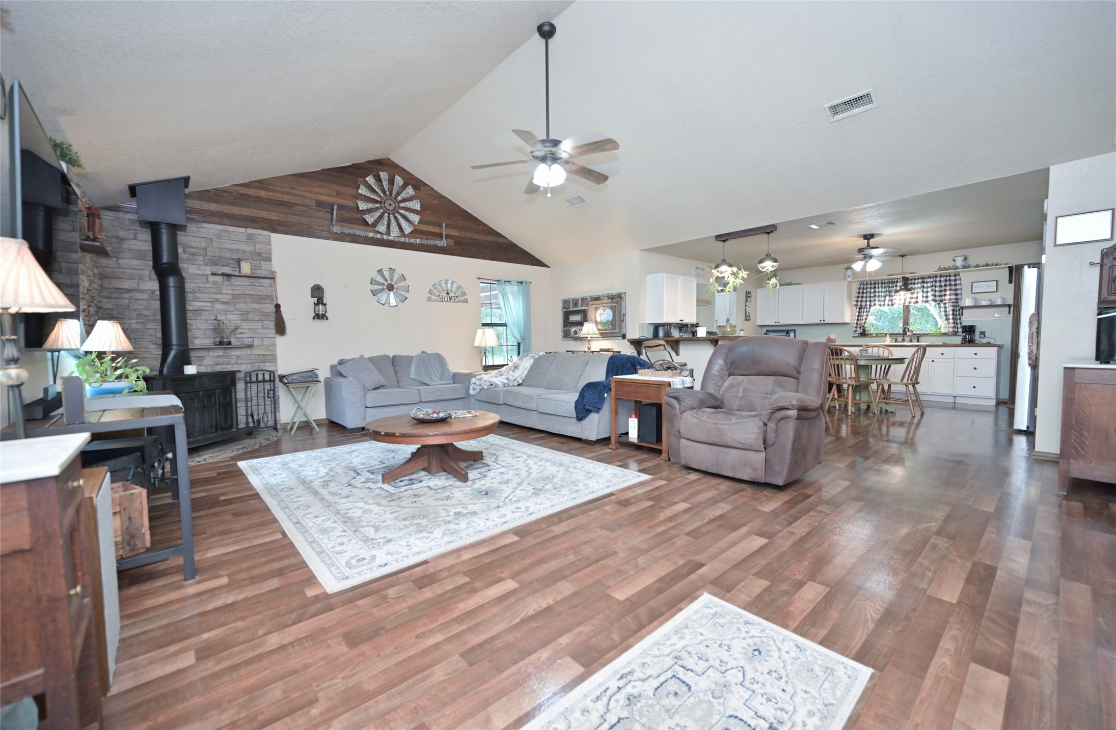 408 County Road 4856 Newark TX 76071