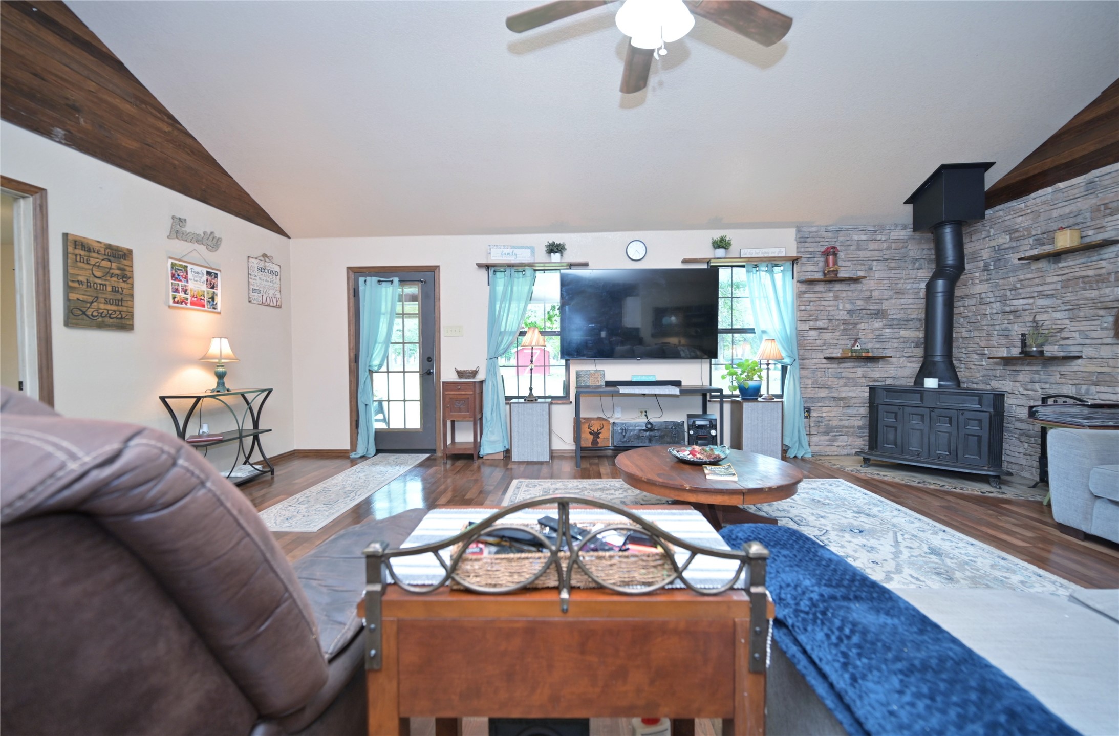 408 County Road 4856 Newark TX 76071