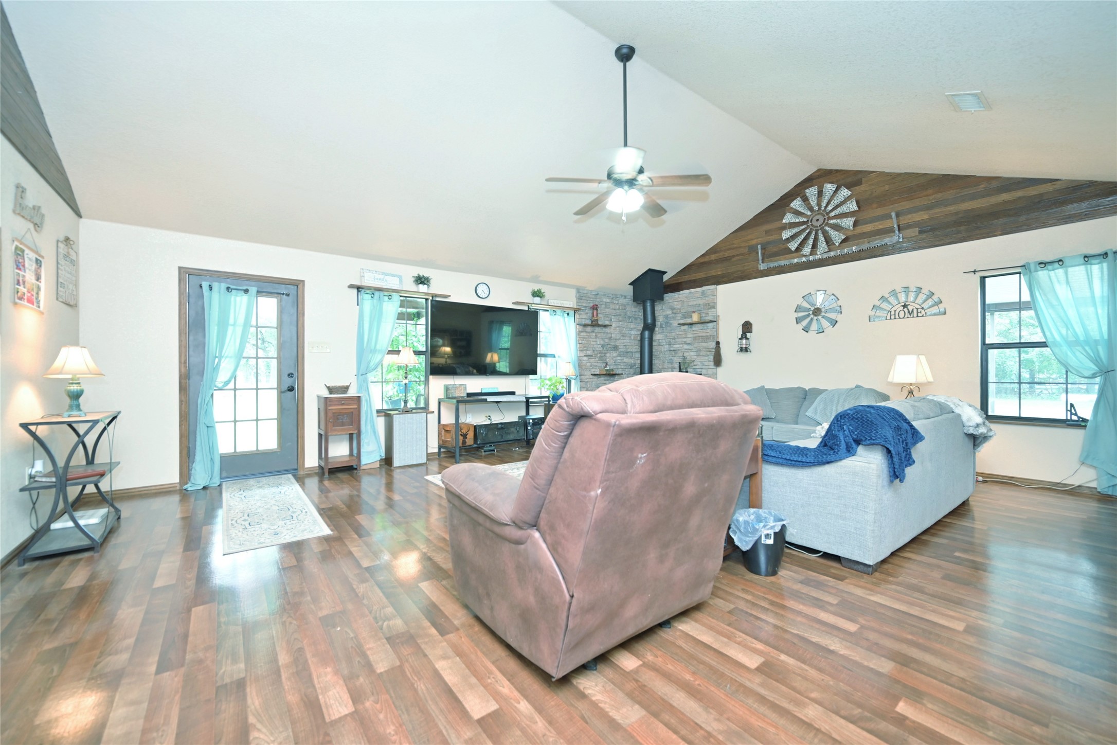 408 County Road 4856 Newark TX 76071