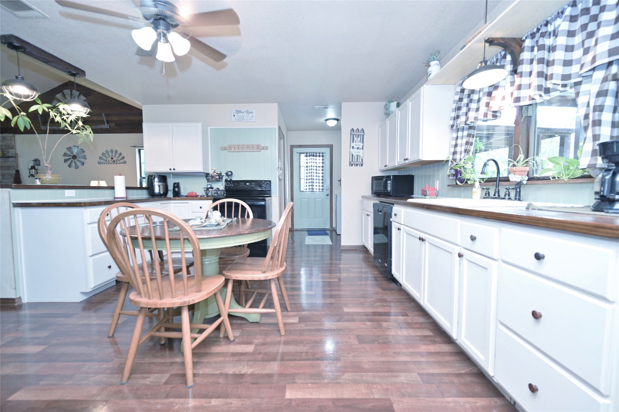 408 County Road 4856 Newark TX 76071