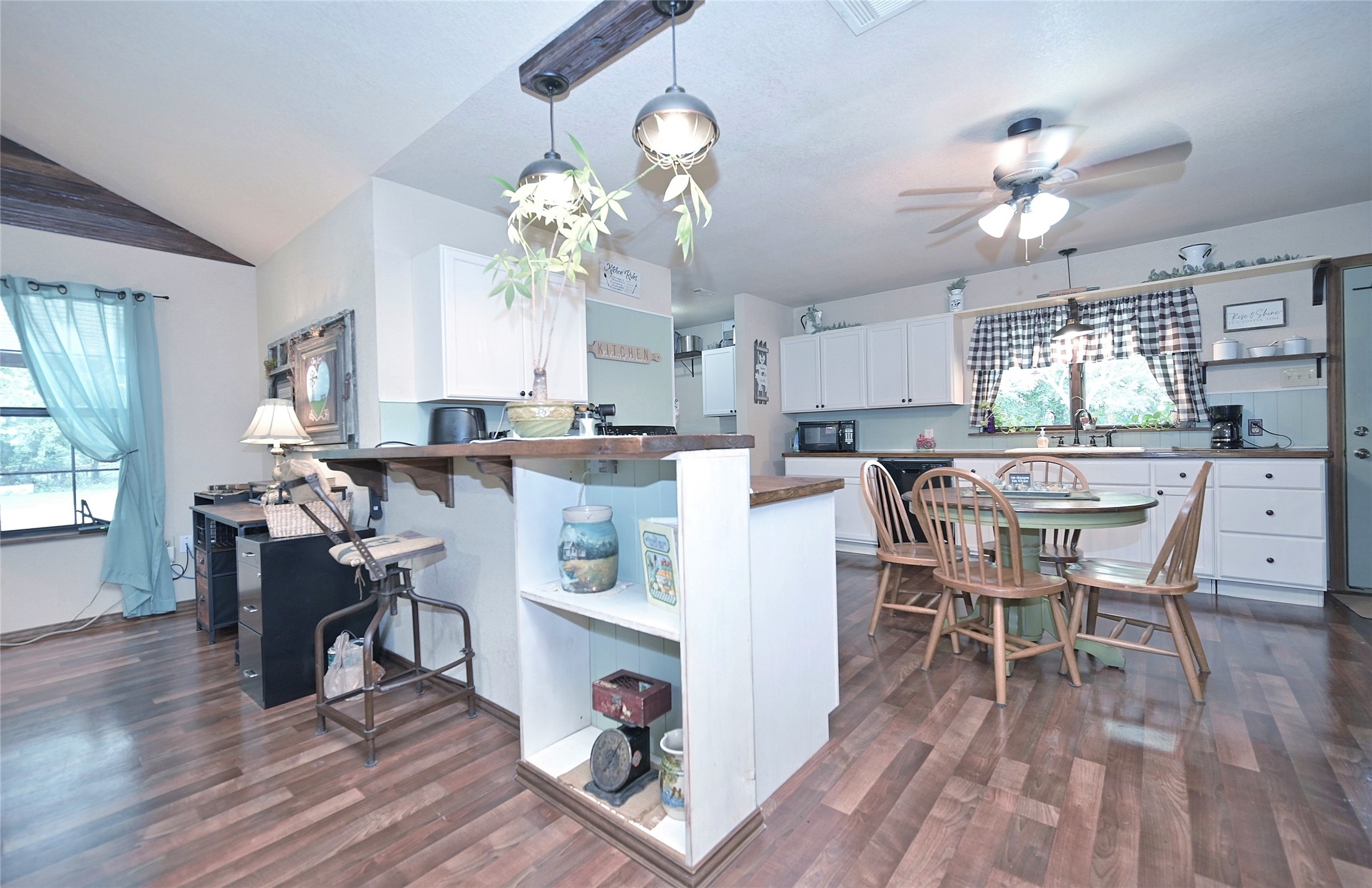 408 County Road 4856 Newark TX 76071
