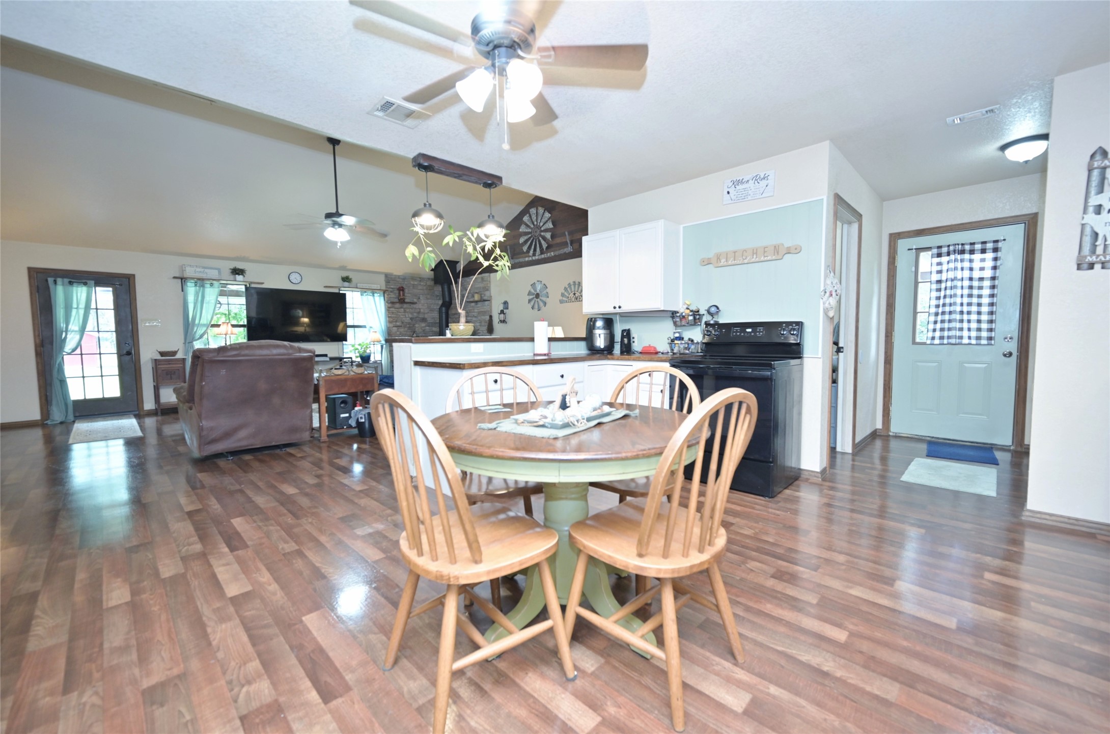 408 County Road 4856 Newark TX 76071