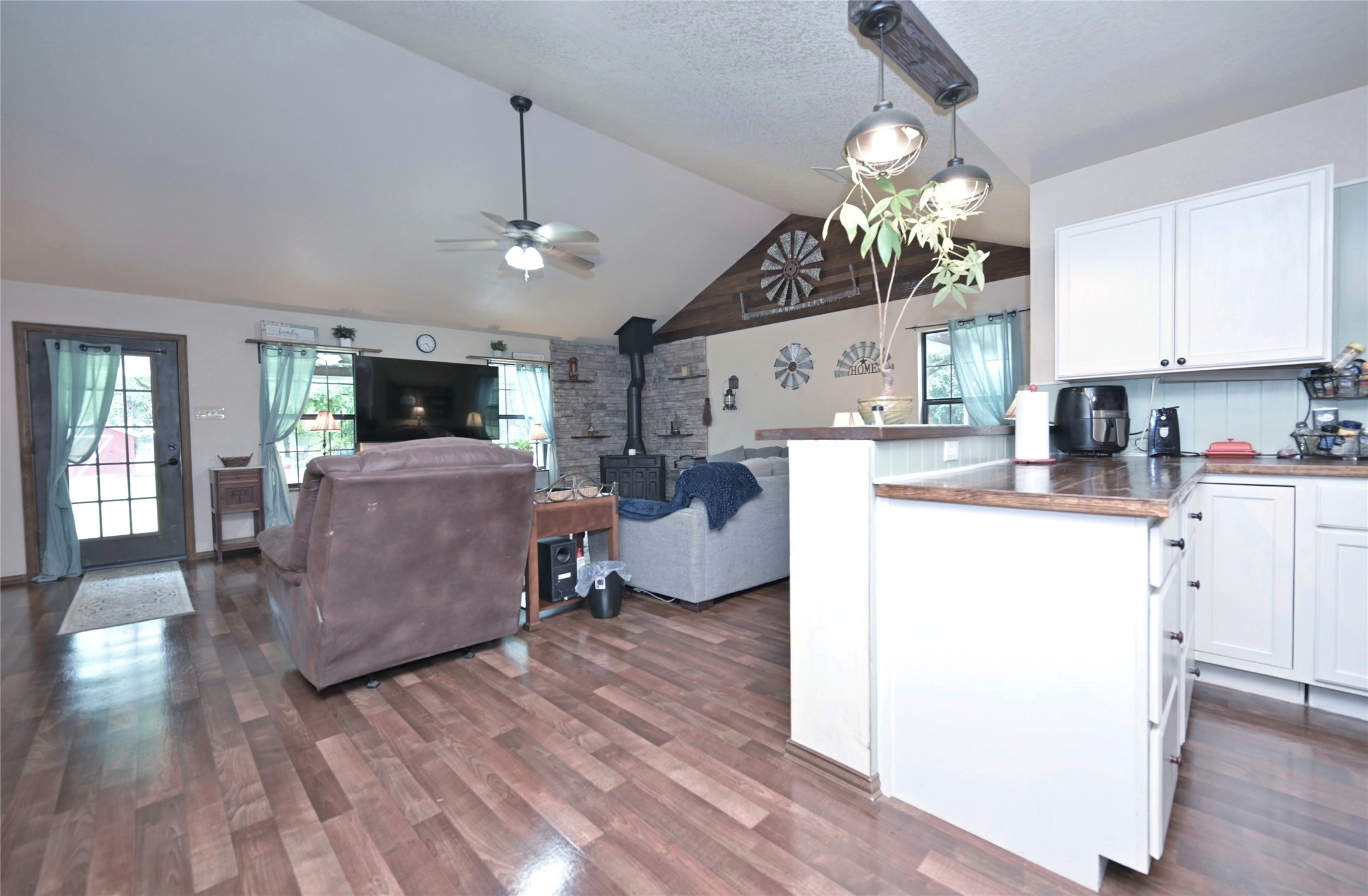 408 County Road 4856 Newark TX 76071