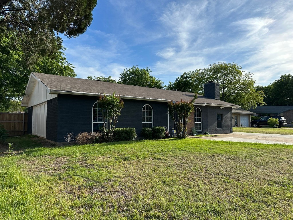 1013 Las Flores Court Grand Prairie TX 75052