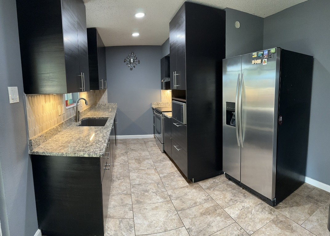 1013 Las Flores Court Grand Prairie TX 75052