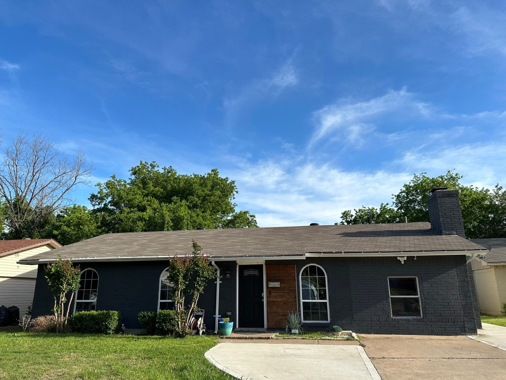 1013 Las Flores Court Grand Prairie TX 75052