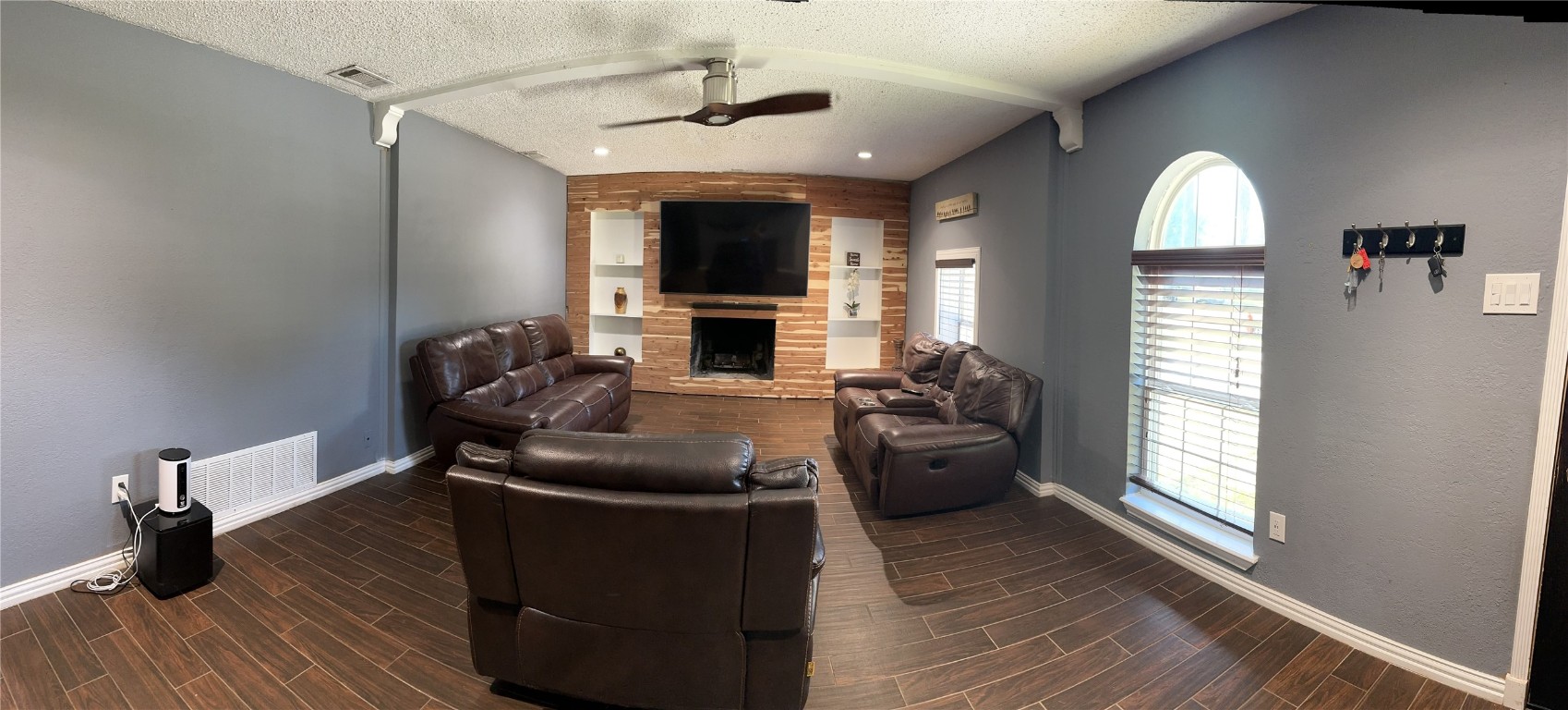 1013 Las Flores Court Grand Prairie TX 75052