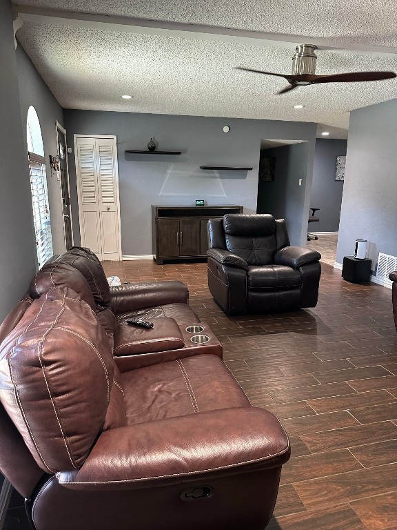 1013 Las Flores Court Grand Prairie TX 75052